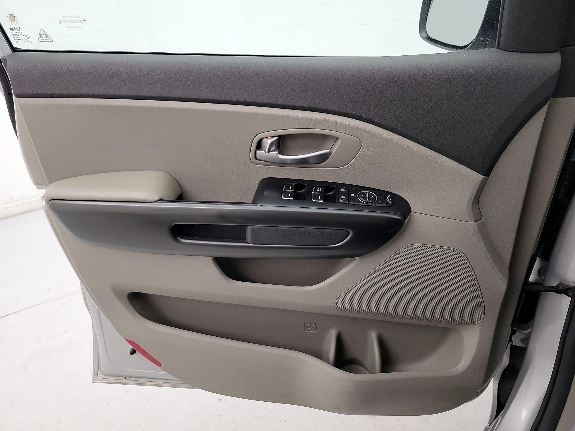 Thumbnail: 2018 Kia Sedona - 12