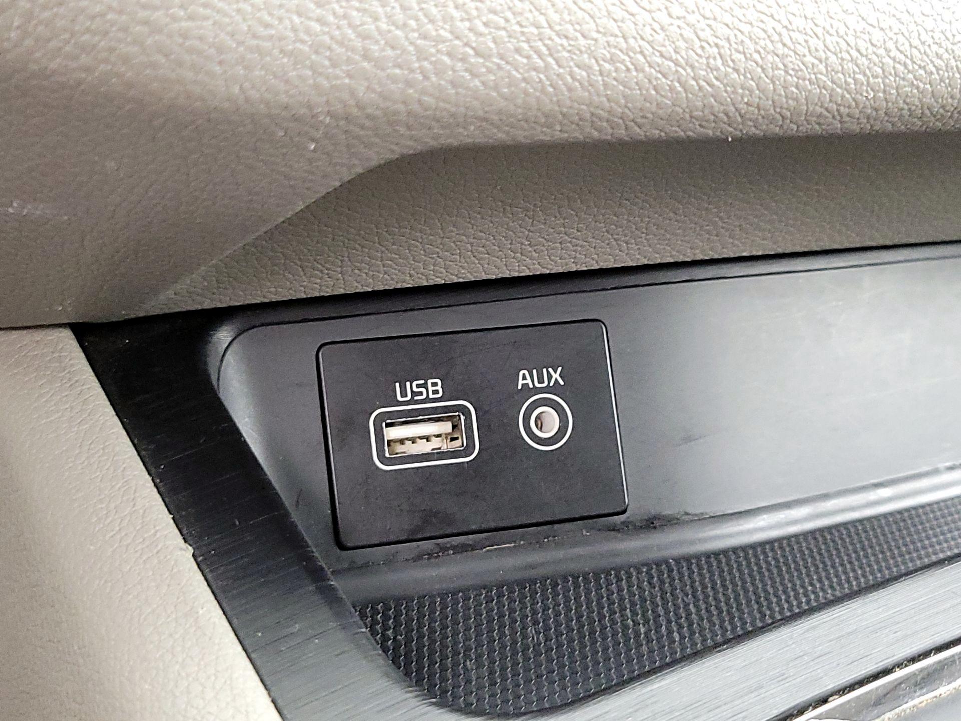 Thumbnail: 2018 Kia Sedona - 18
