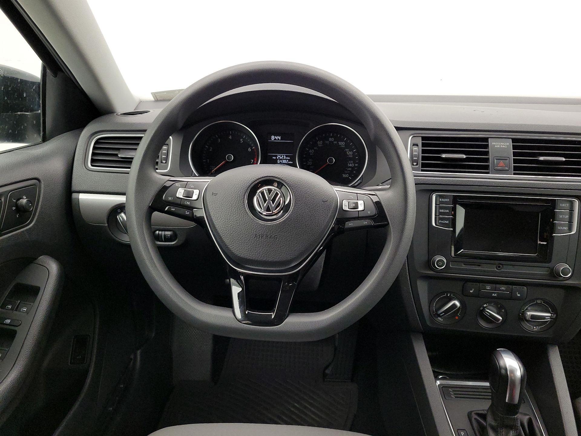 Thumbnail: 2018 Volkswagen Jetta - 10