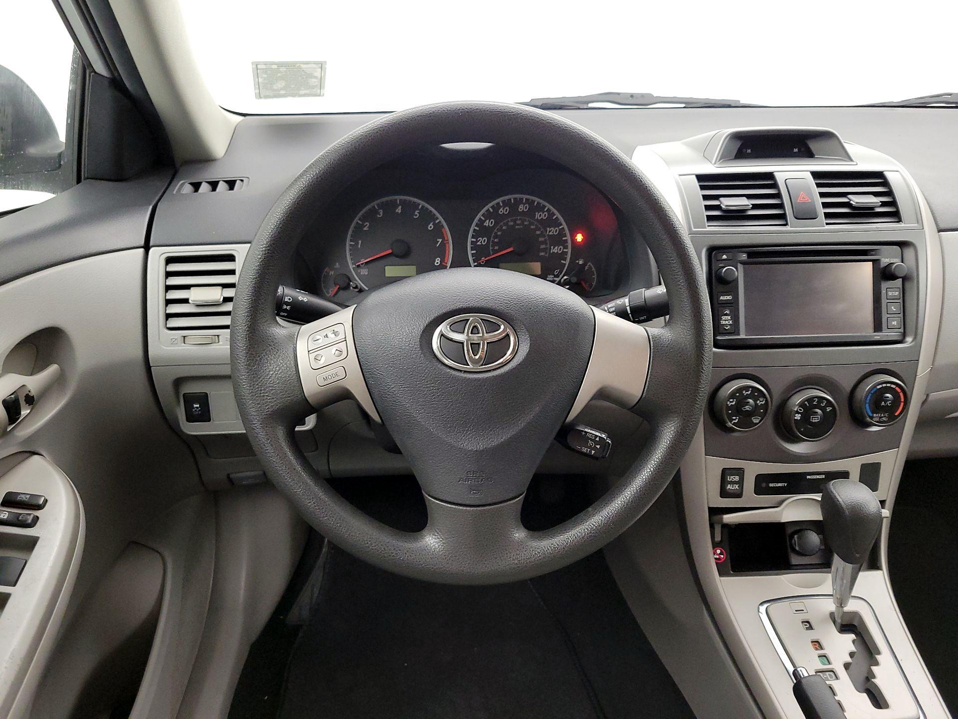 Thumbnail: 2013 Toyota Corolla - 10