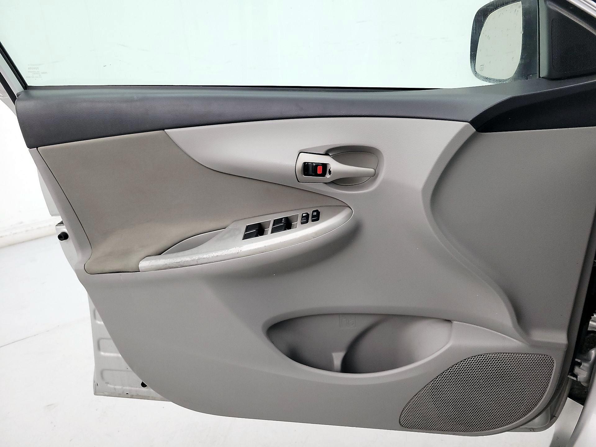 Thumbnail: 2013 Toyota Corolla - 12