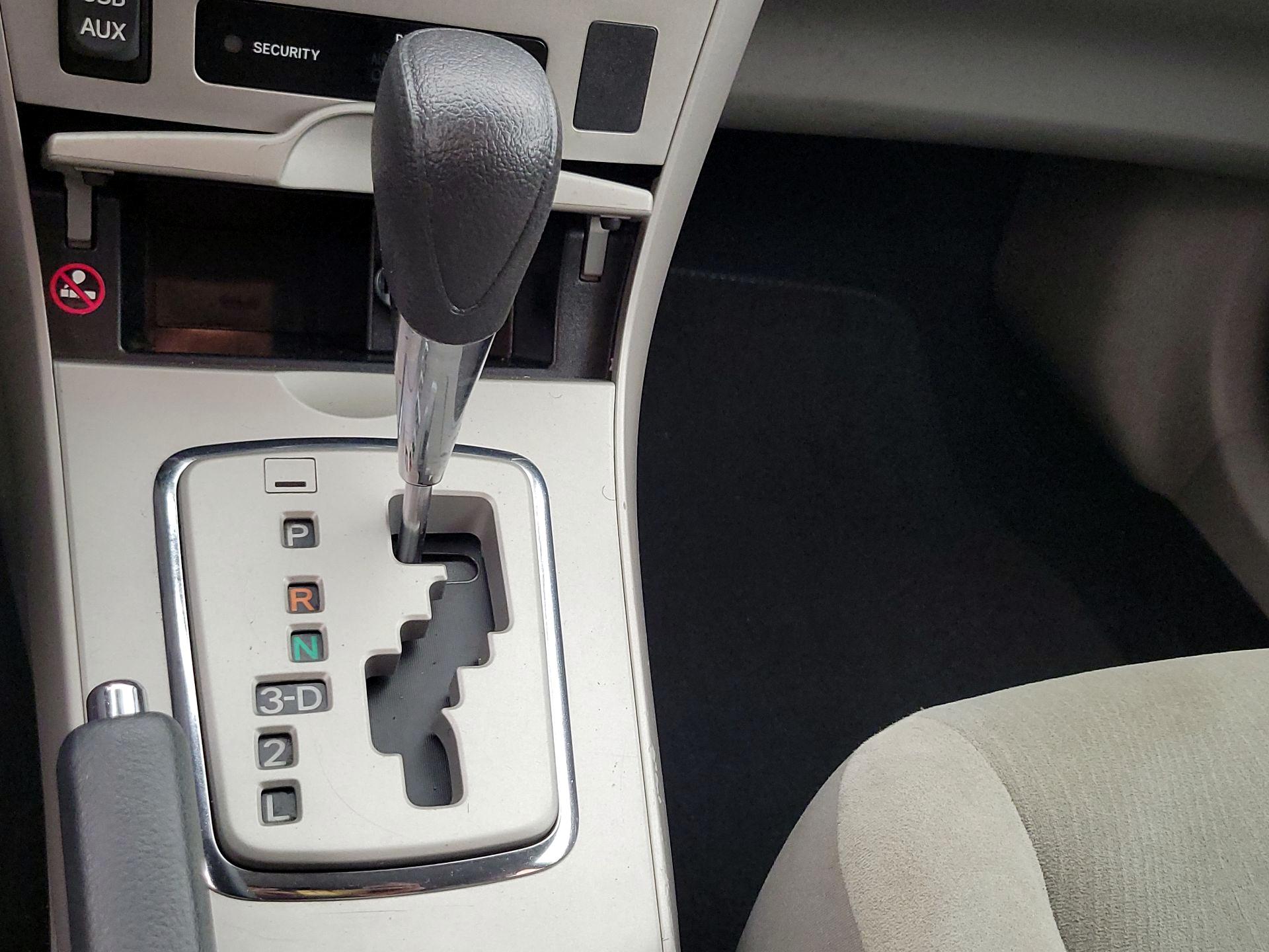 Thumbnail: 2013 Toyota Corolla - 16