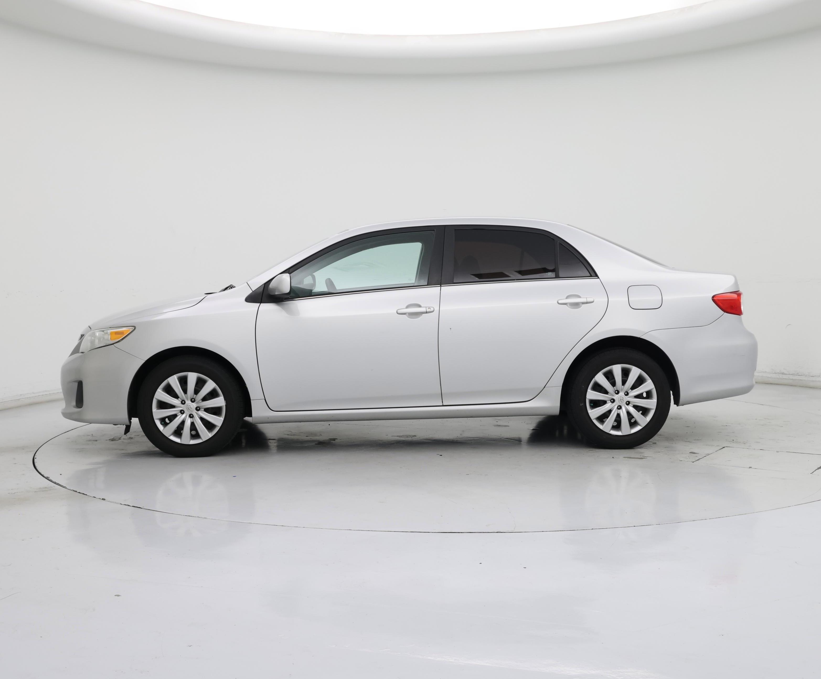 Thumbnail: 2013 Toyota Corolla - 3