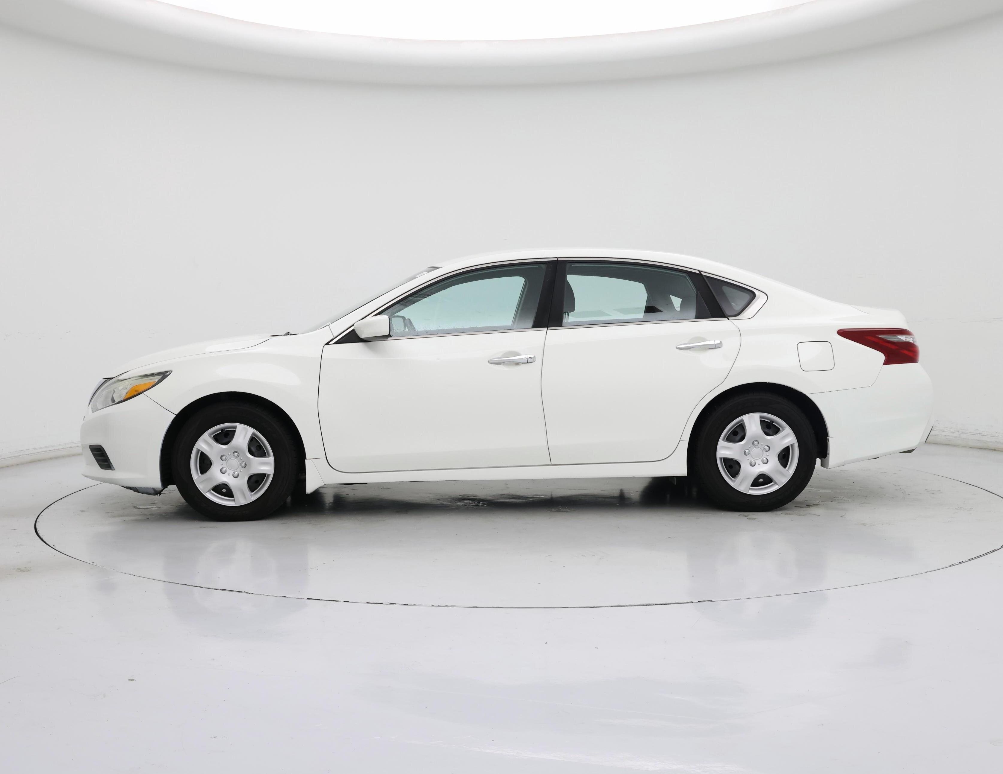 Thumbnail: 2018 Nissan Altima - 3