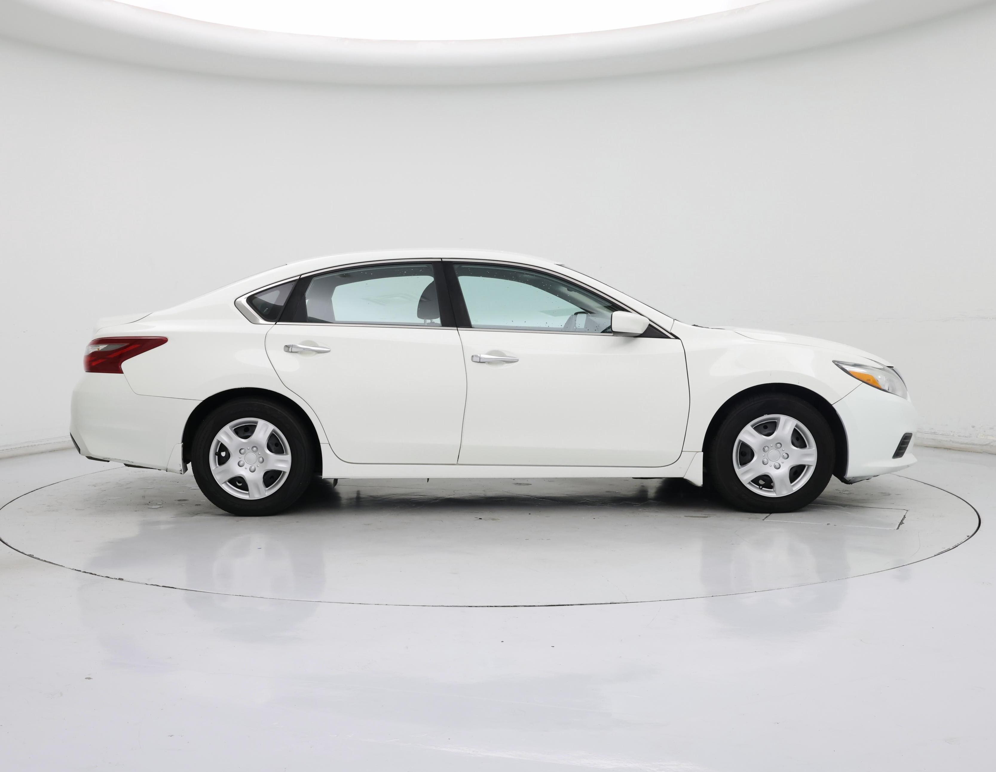 Thumbnail: 2018 Nissan Altima - 7