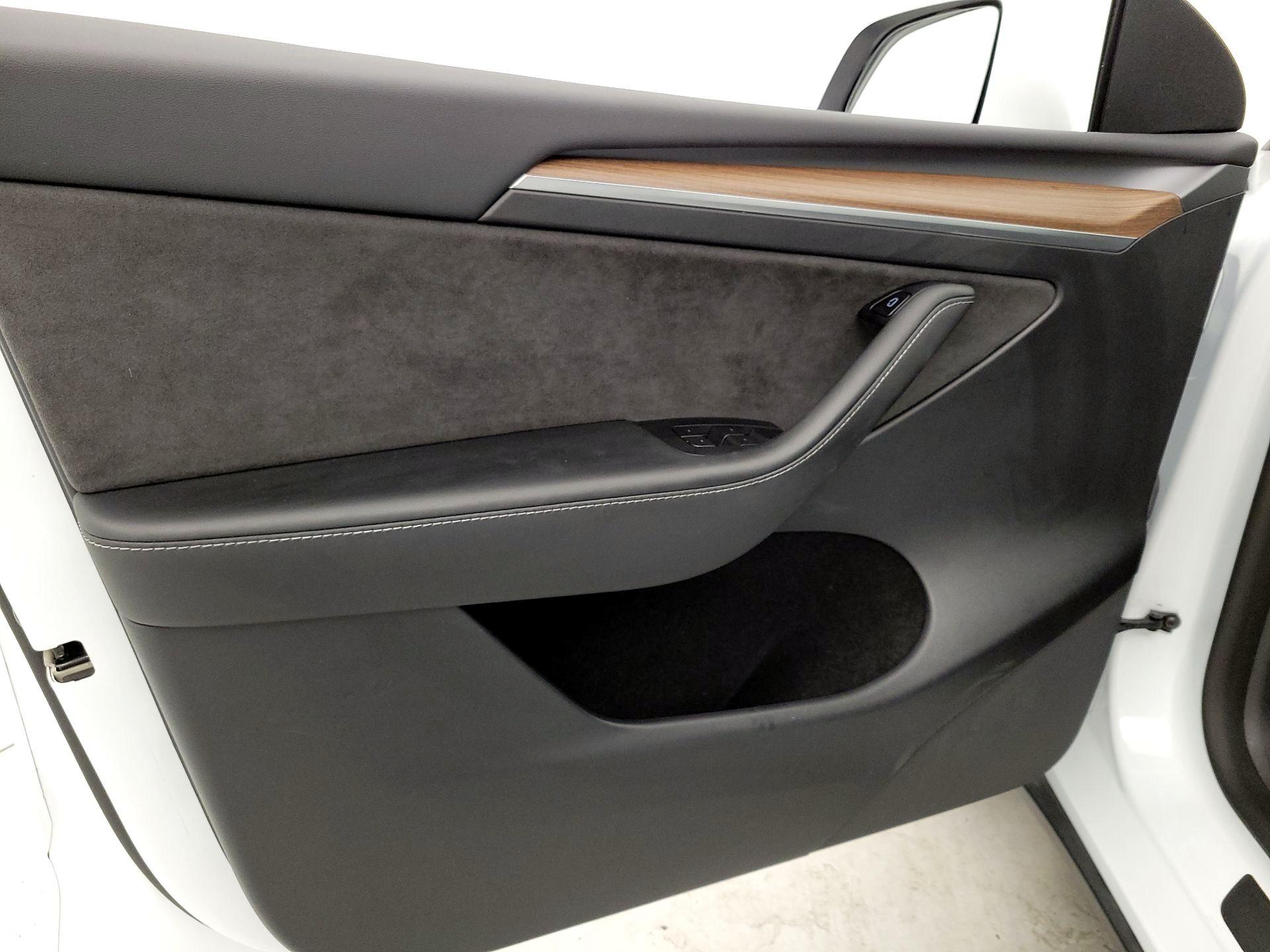 Thumbnail: 2022 Tesla Model Y - 12