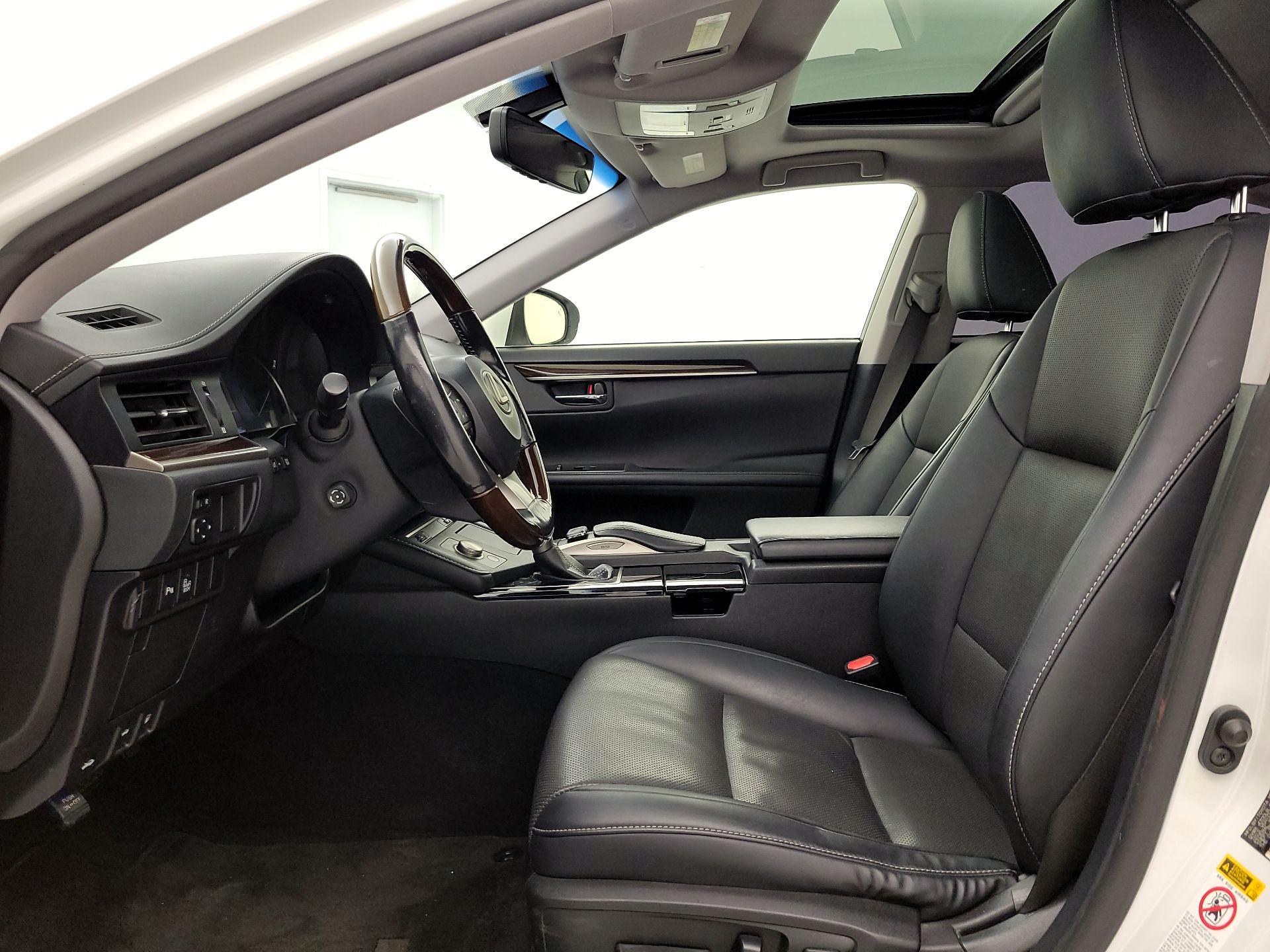 Thumbnail: 2016 Lexus ES - 11