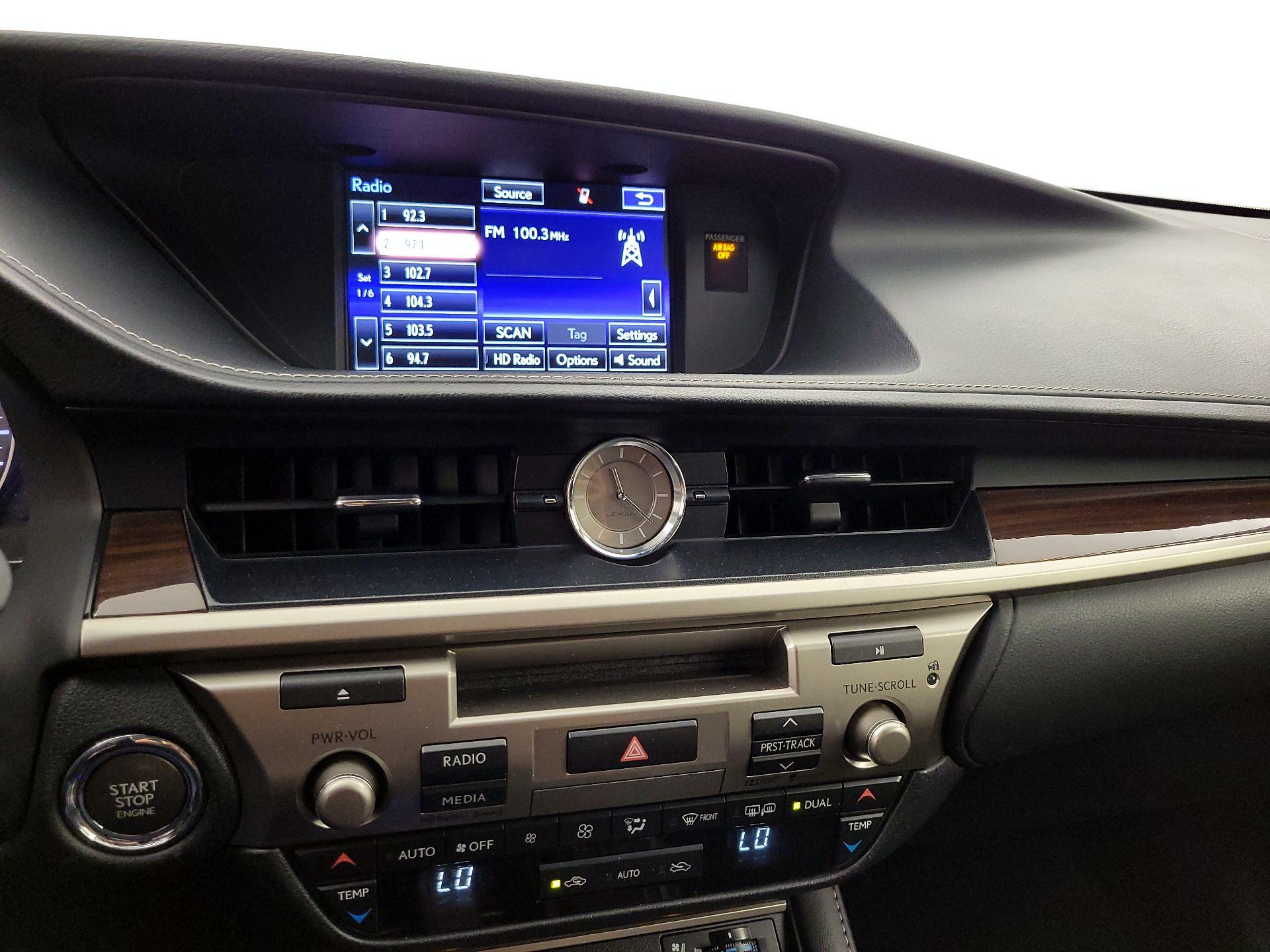 Thumbnail: 2016 Lexus ES - 16