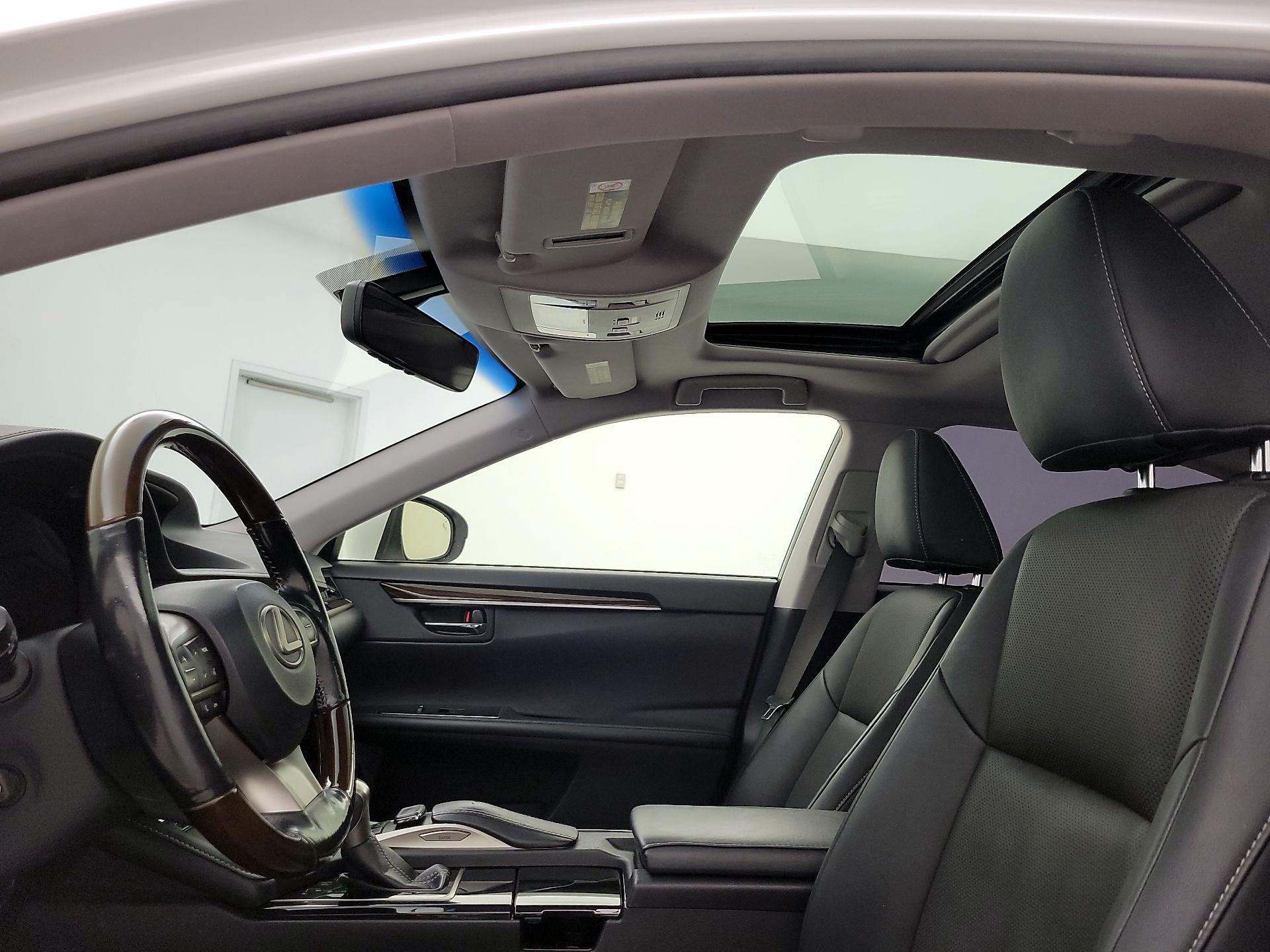 Thumbnail: 2016 Lexus ES - 20