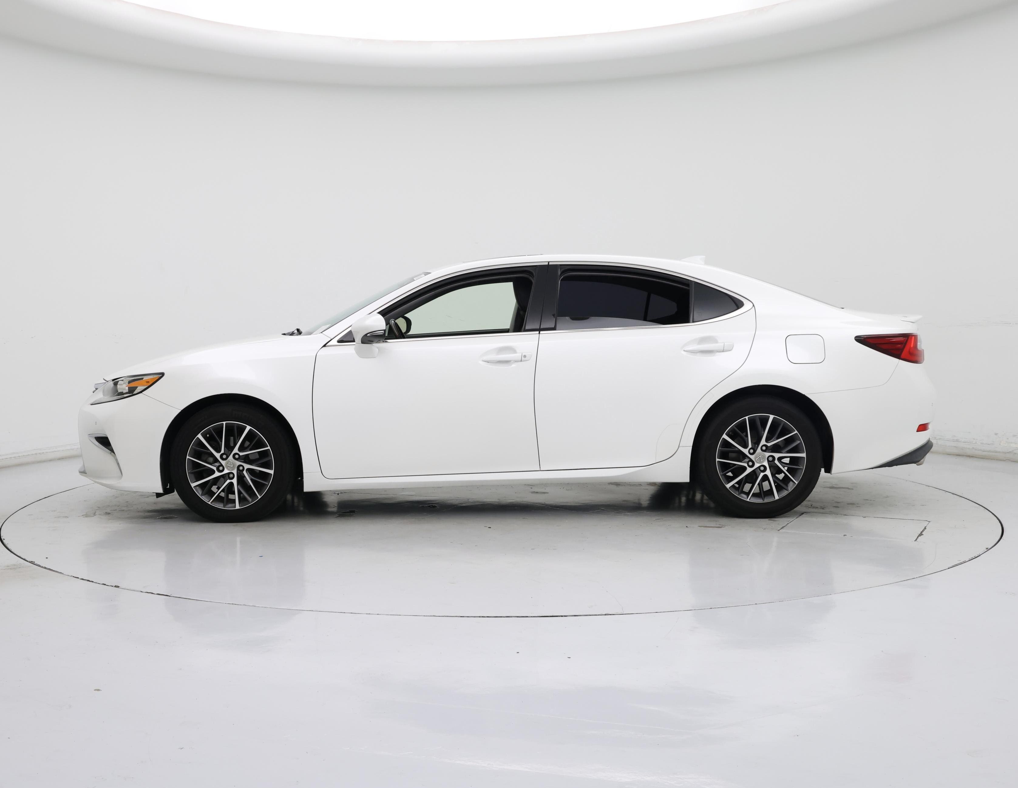 Thumbnail: 2016 Lexus ES - 3