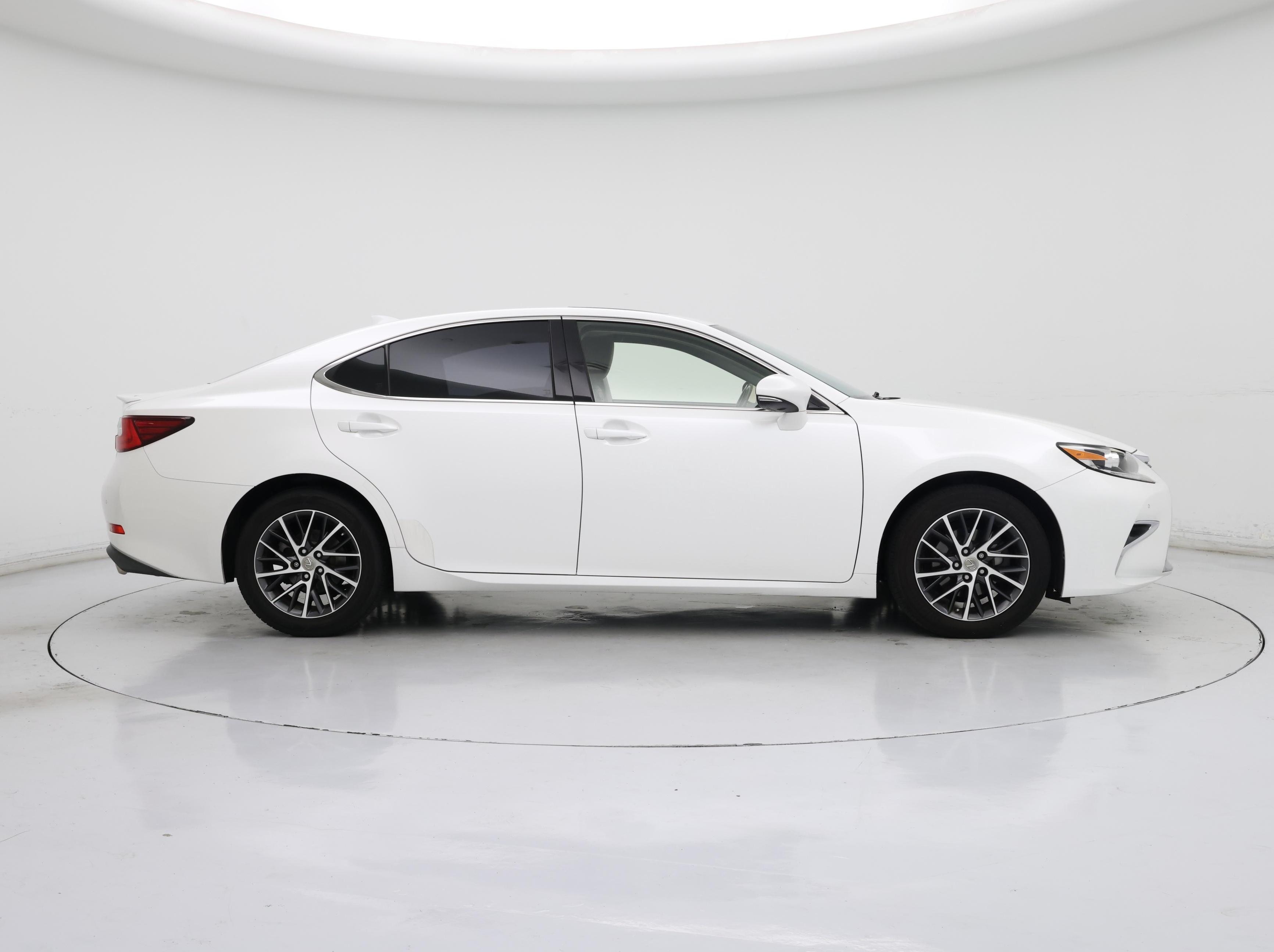 Thumbnail: 2016 Lexus ES - 7