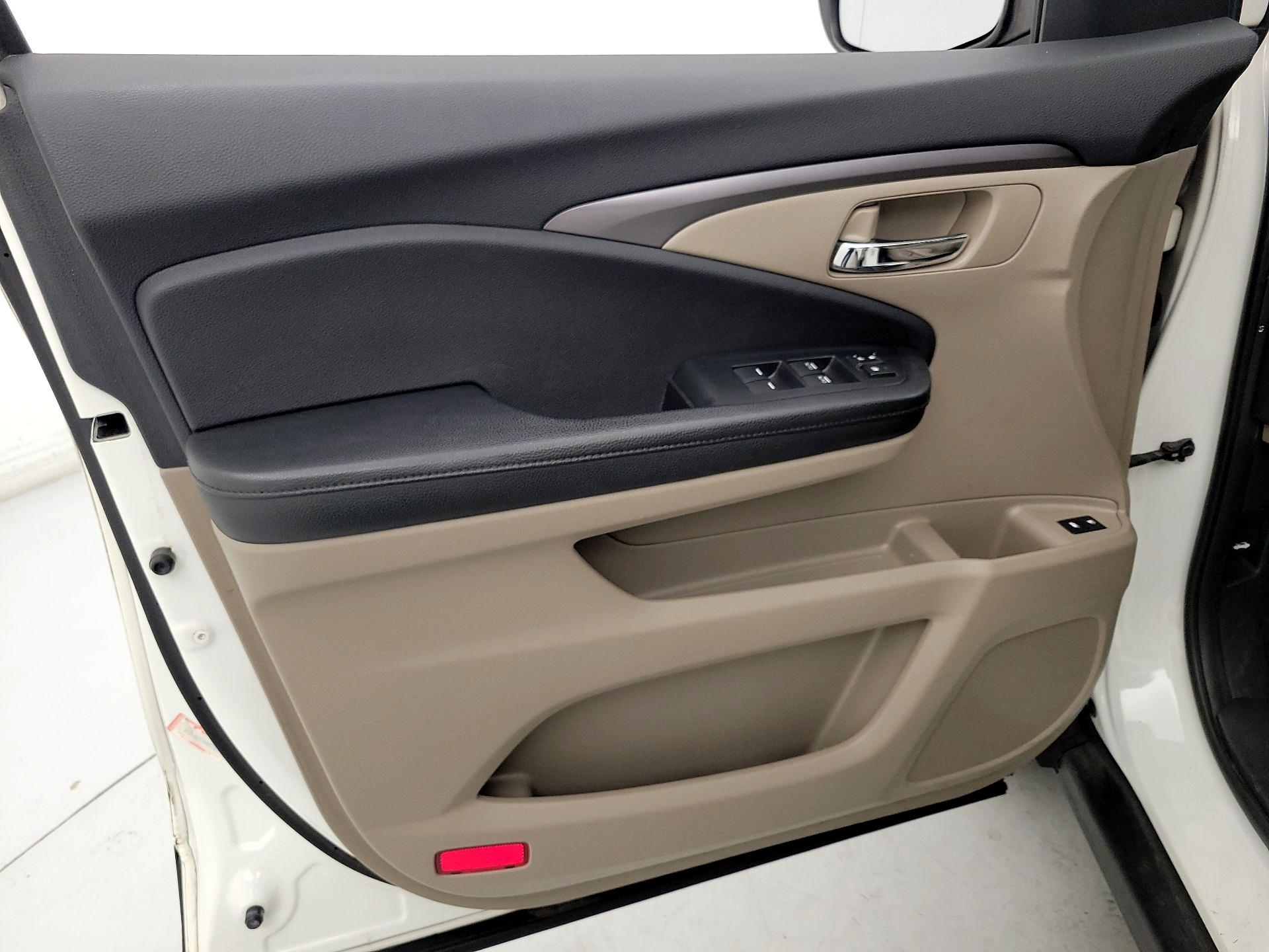 Thumbnail: 2016 Honda Pilot - 12