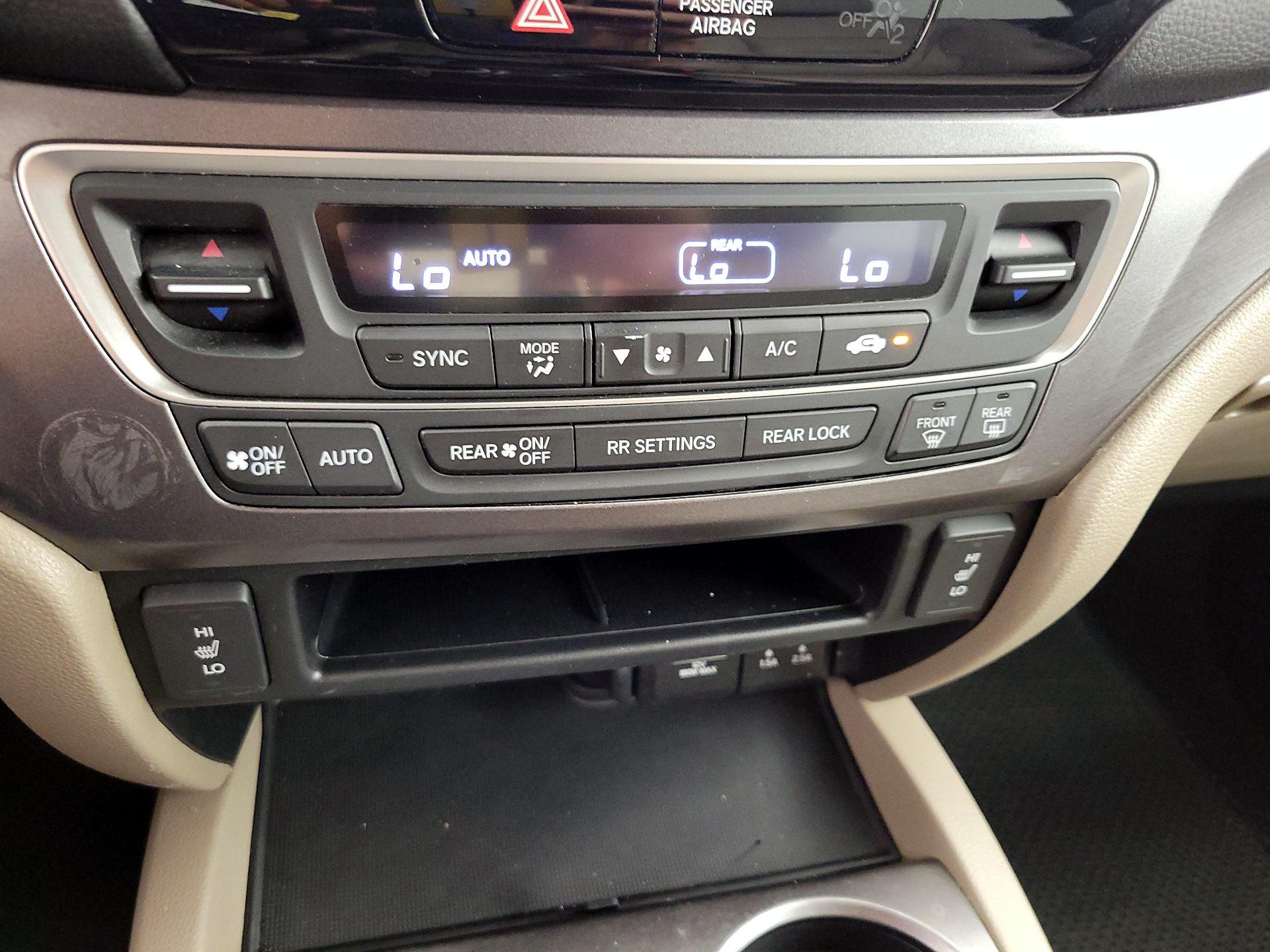 Thumbnail: 2016 Honda Pilot - 17