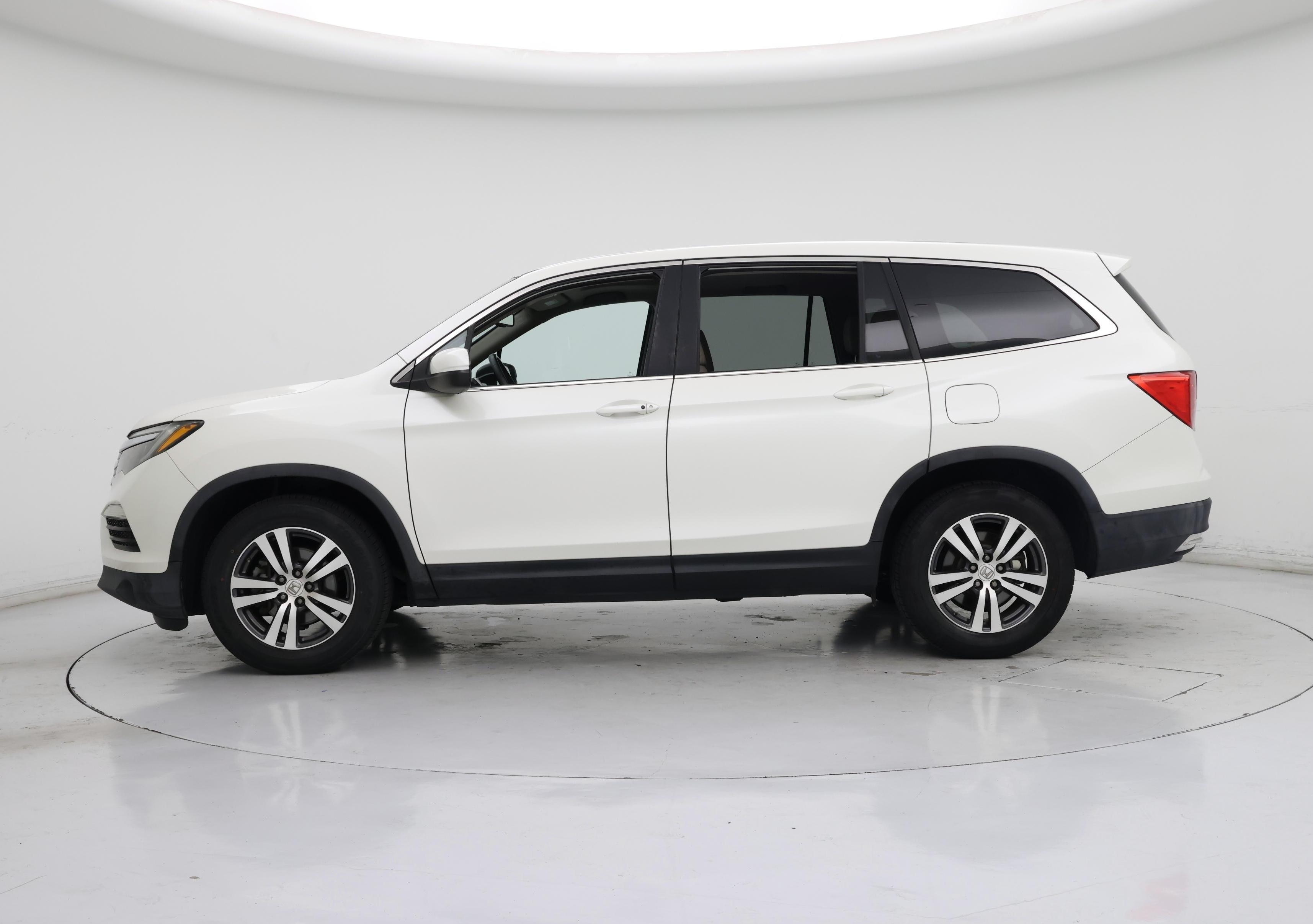 Thumbnail: 2016 Honda Pilot - 3