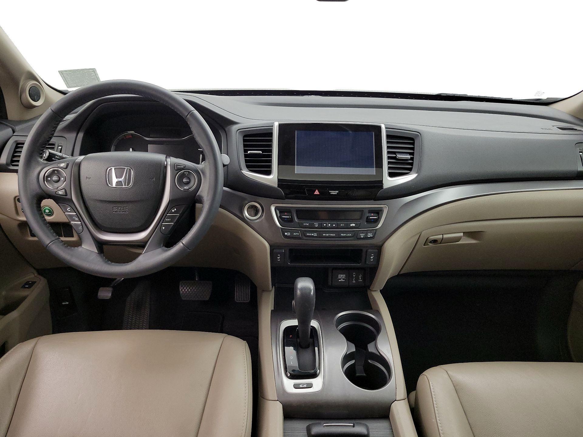 Thumbnail: 2017 Honda Pilot - 9