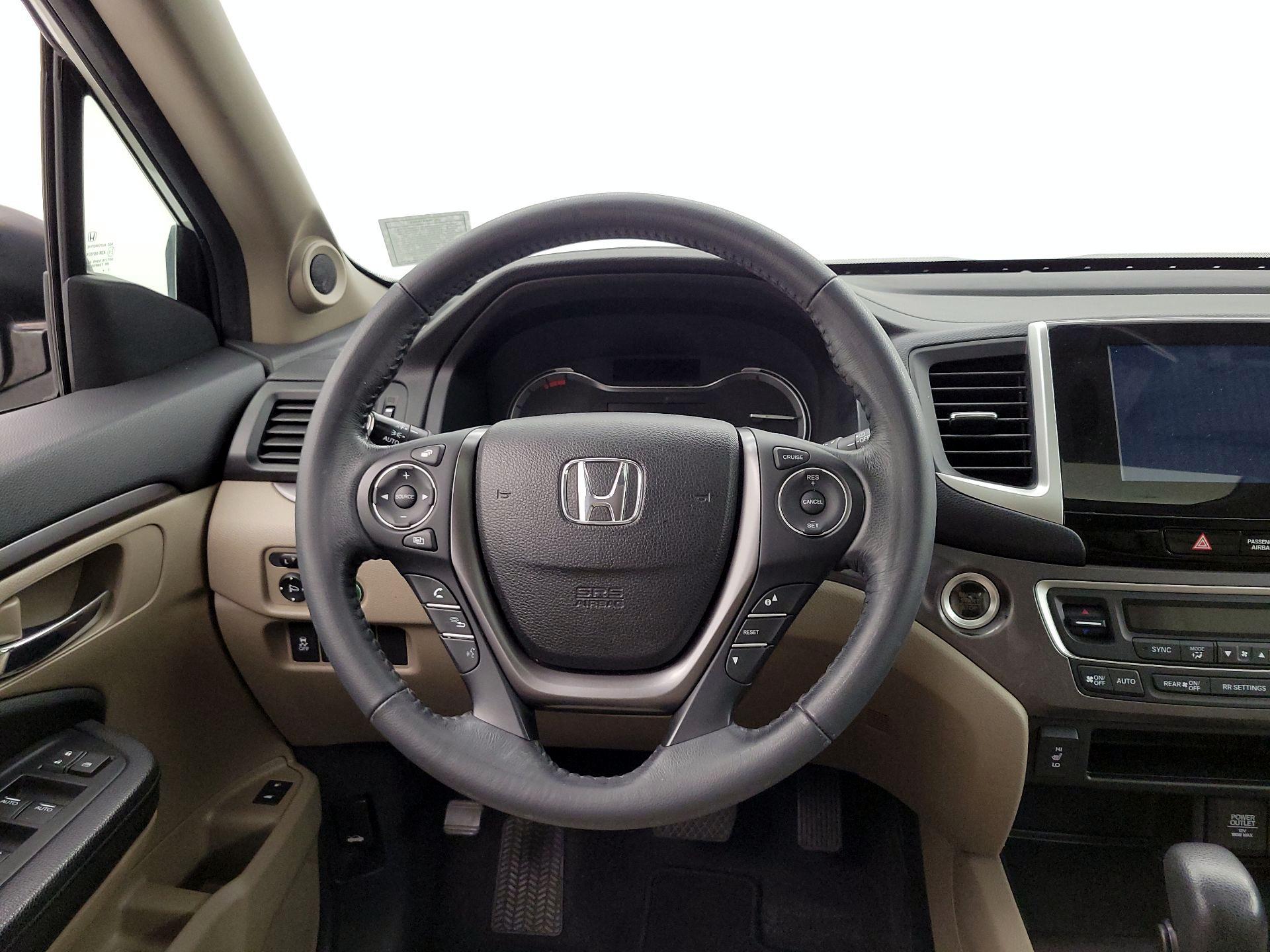 Thumbnail: 2017 Honda Pilot - 10