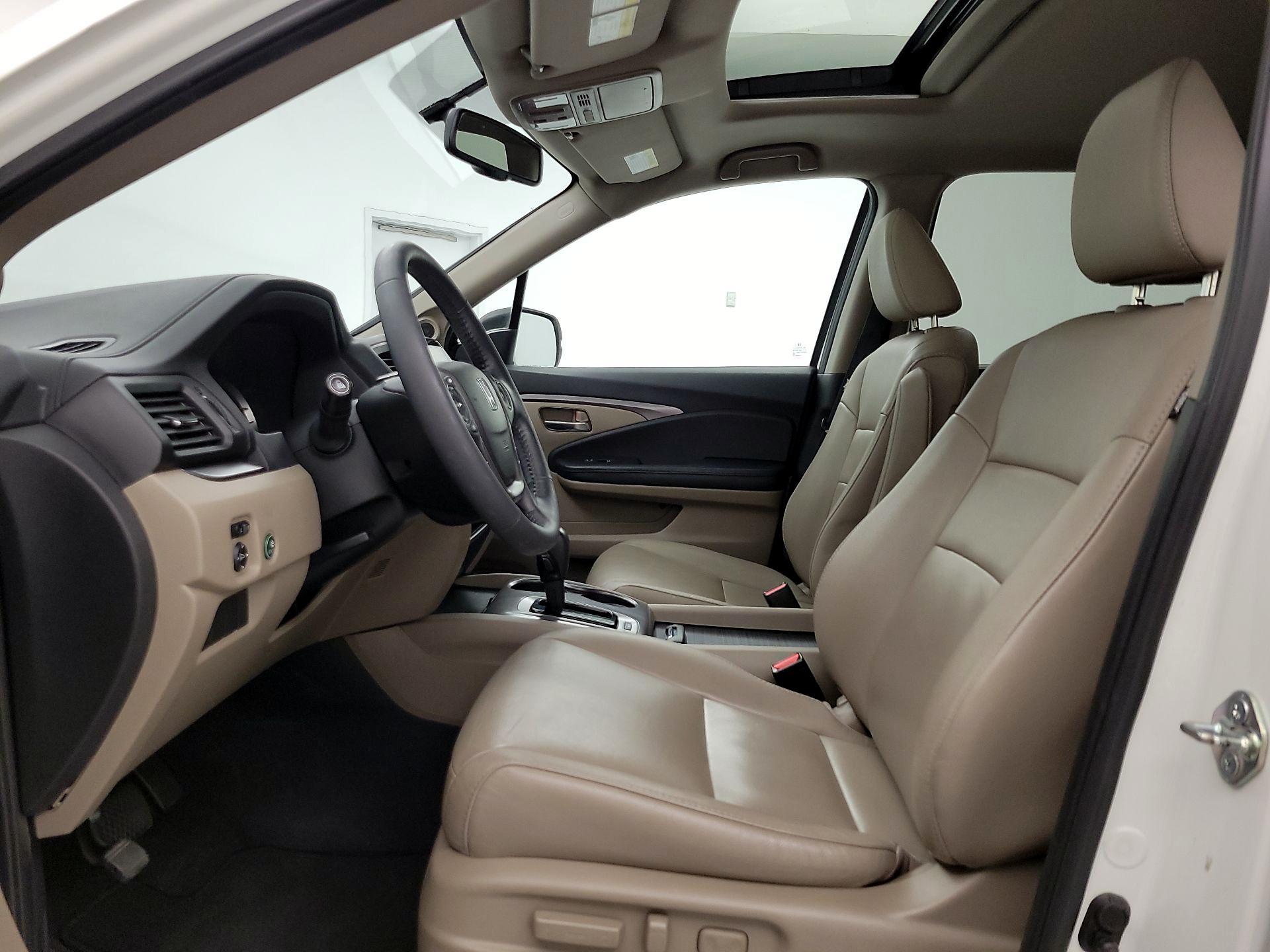 Thumbnail: 2017 Honda Pilot - 11