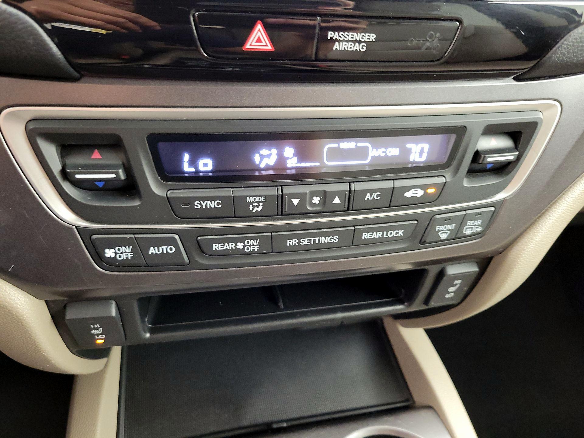 Thumbnail: 2017 Honda Pilot - 16