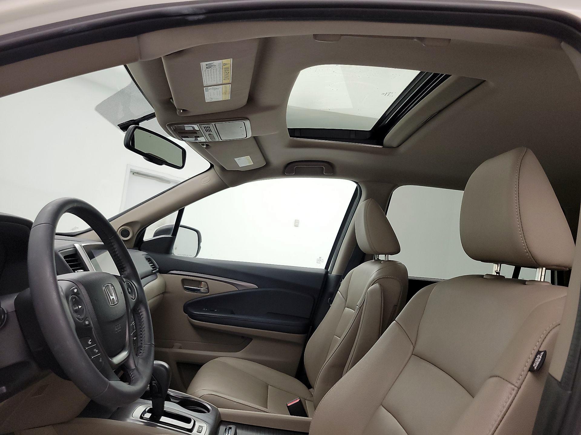 Thumbnail: 2017 Honda Pilot - 19