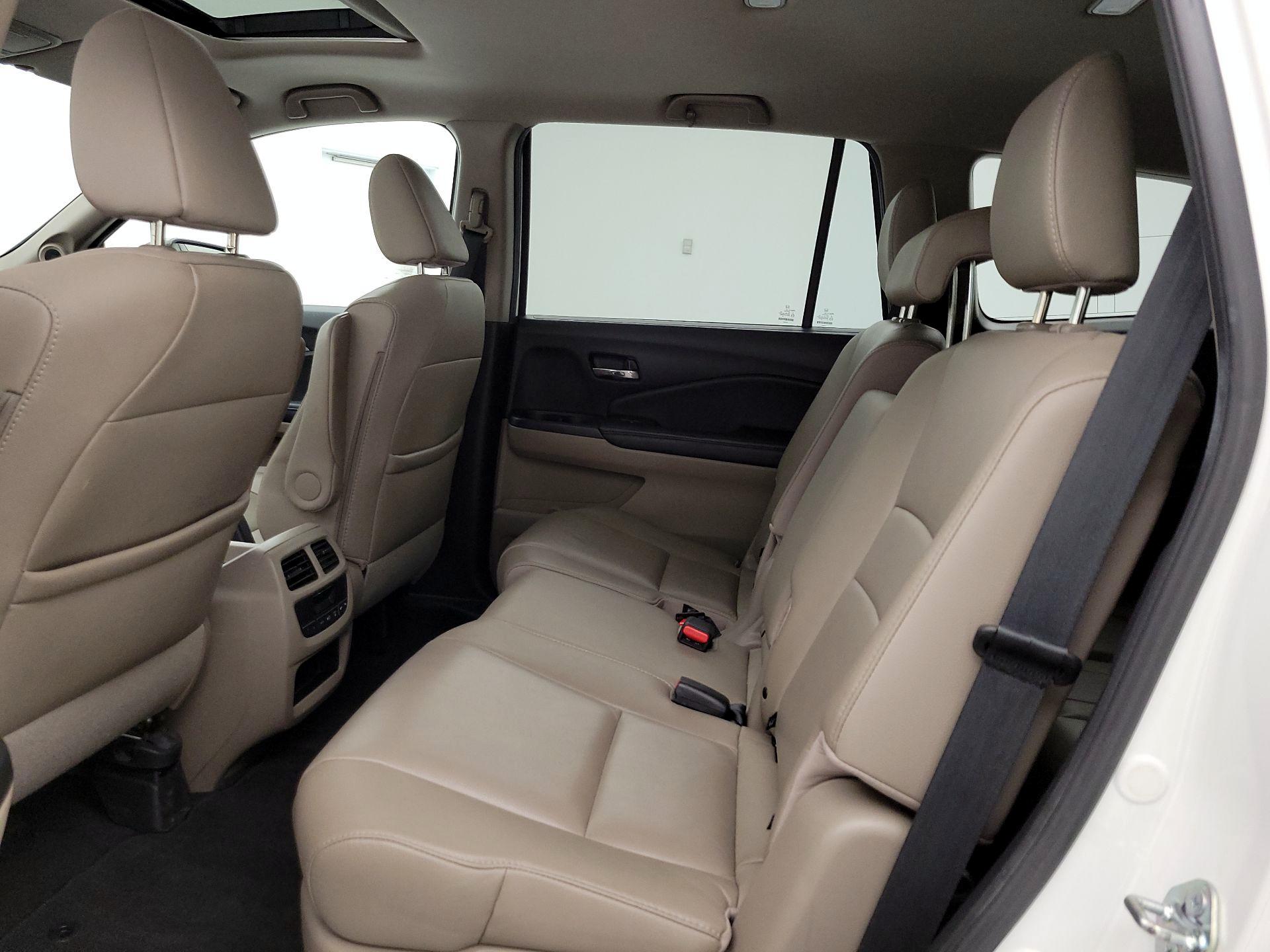 Thumbnail: 2017 Honda Pilot - 20