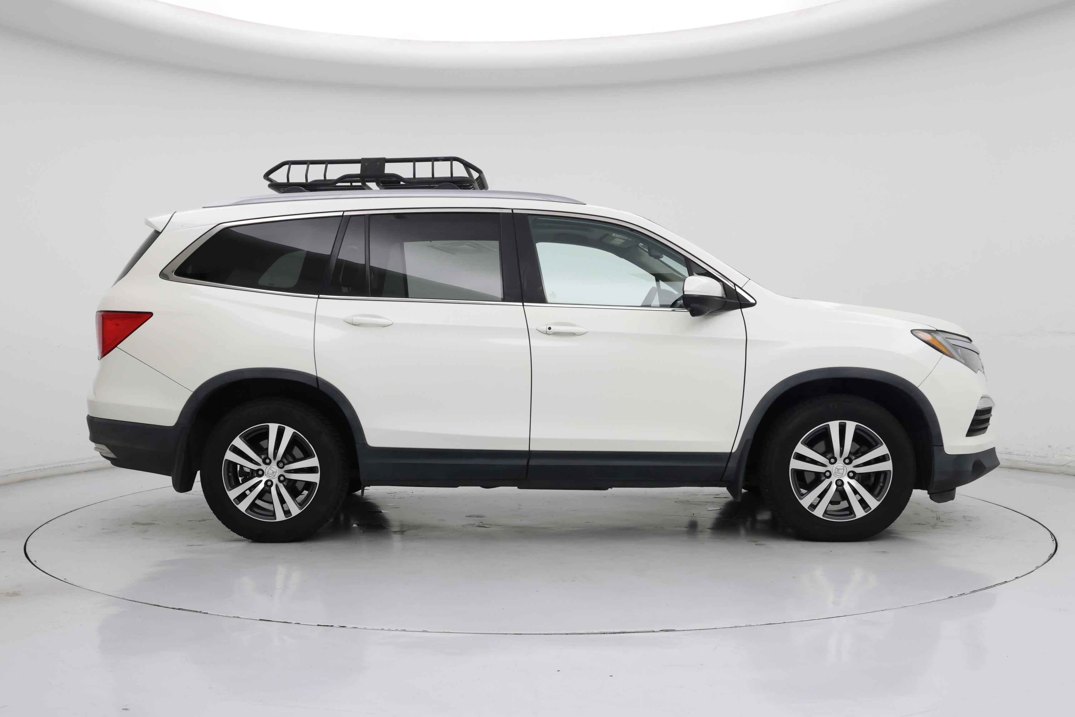 Thumbnail: 2017 Honda Pilot - 7