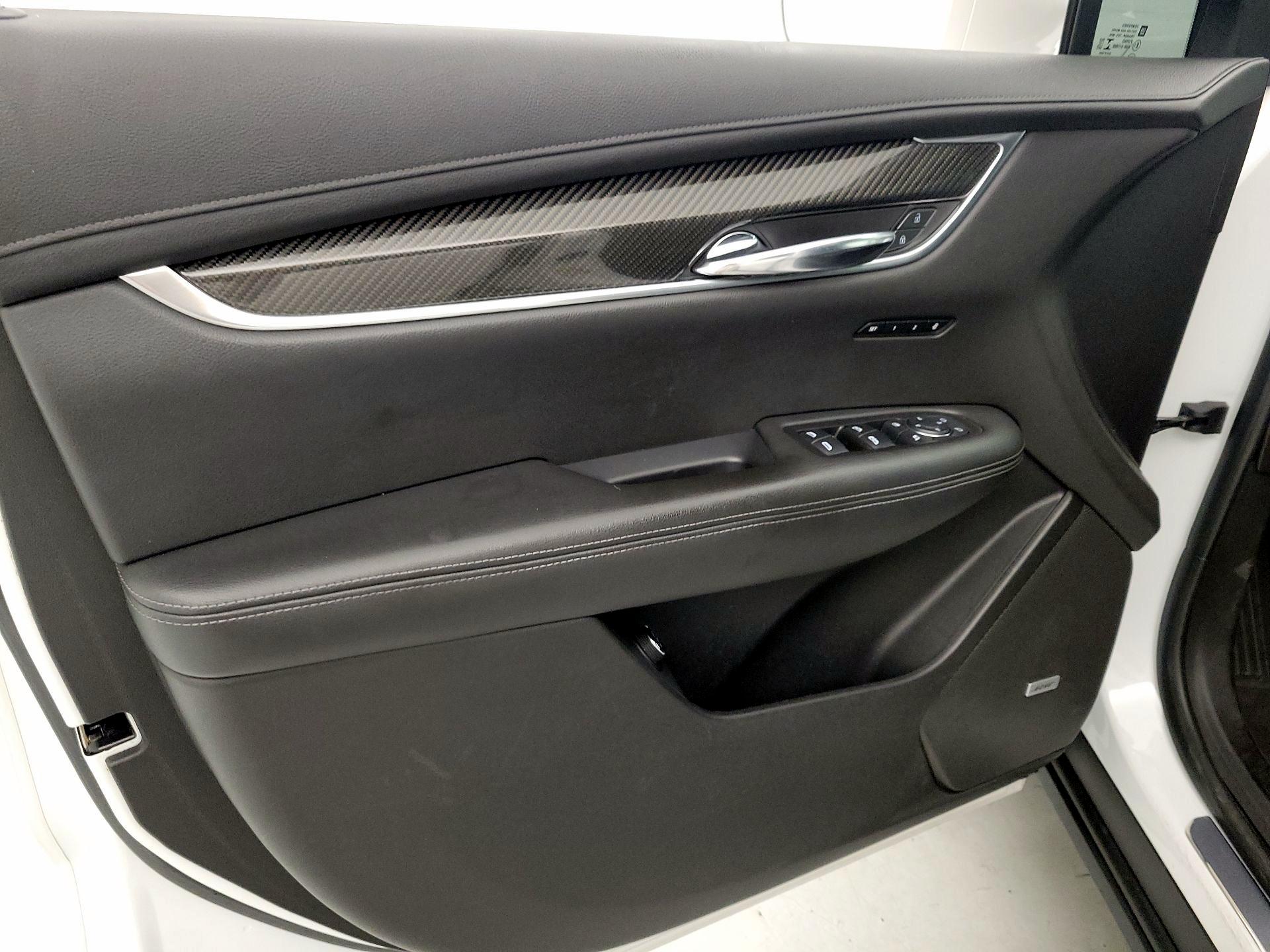 Thumbnail: 2020 Cadillac XT6 - 12