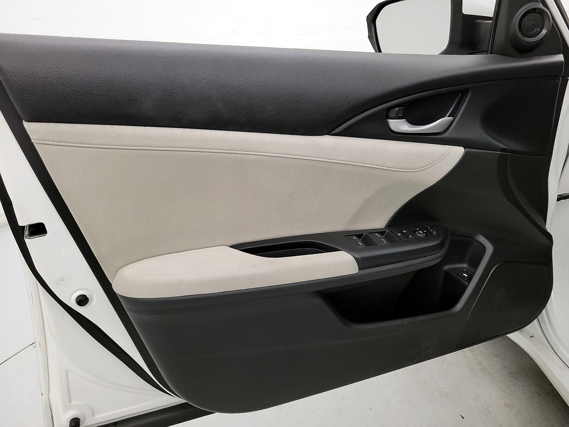 Thumbnail: 2019 Honda Insight - 12