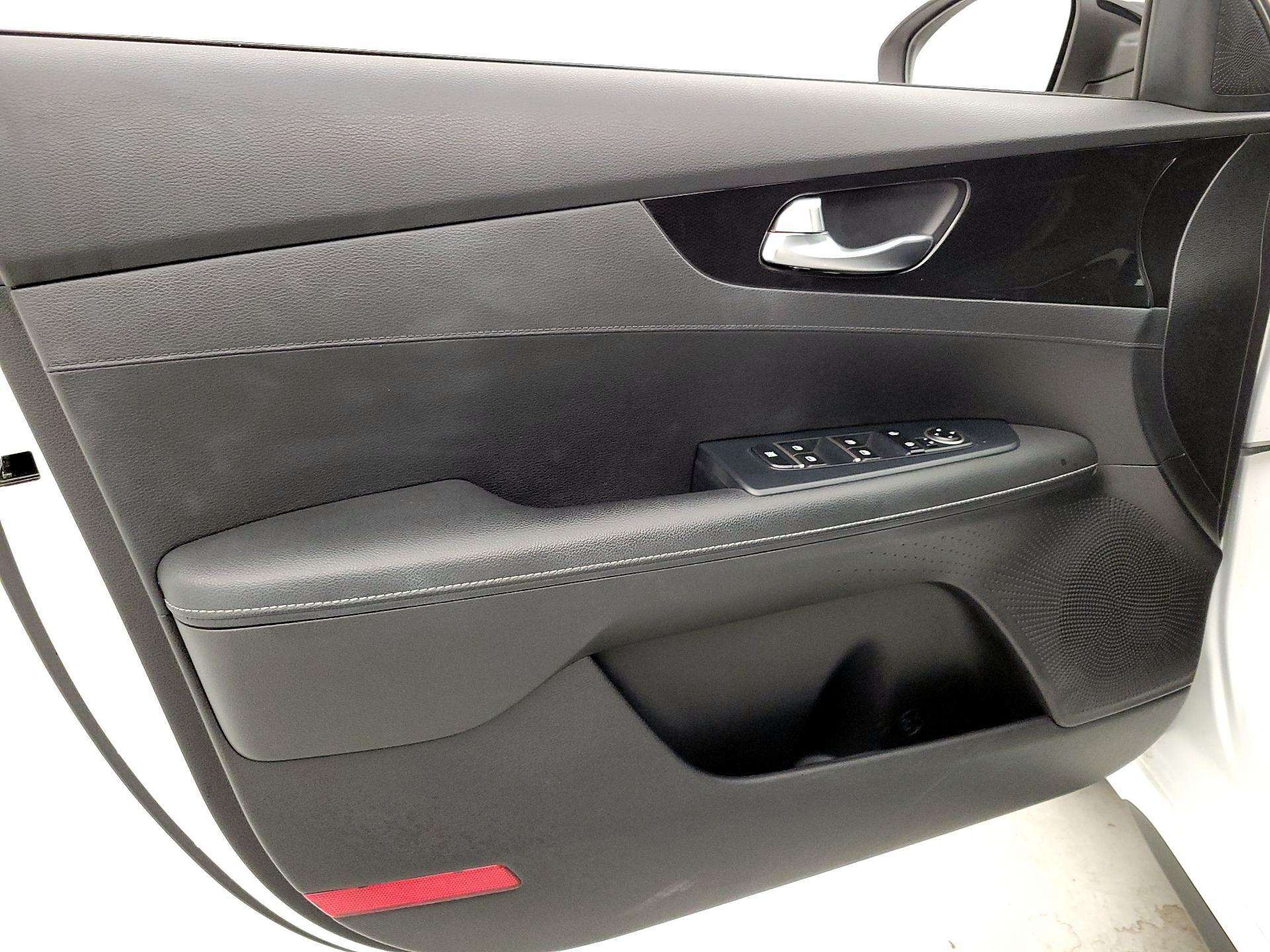 Thumbnail: 2020 Kia Forte - 12