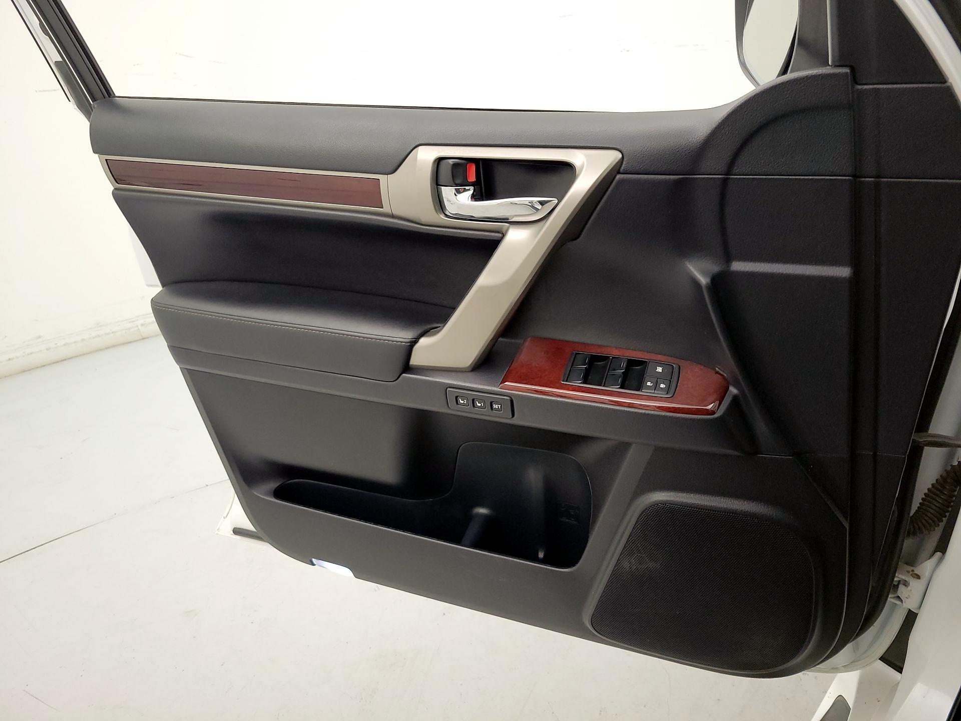 Thumbnail: 2016 Lexus GX - 12