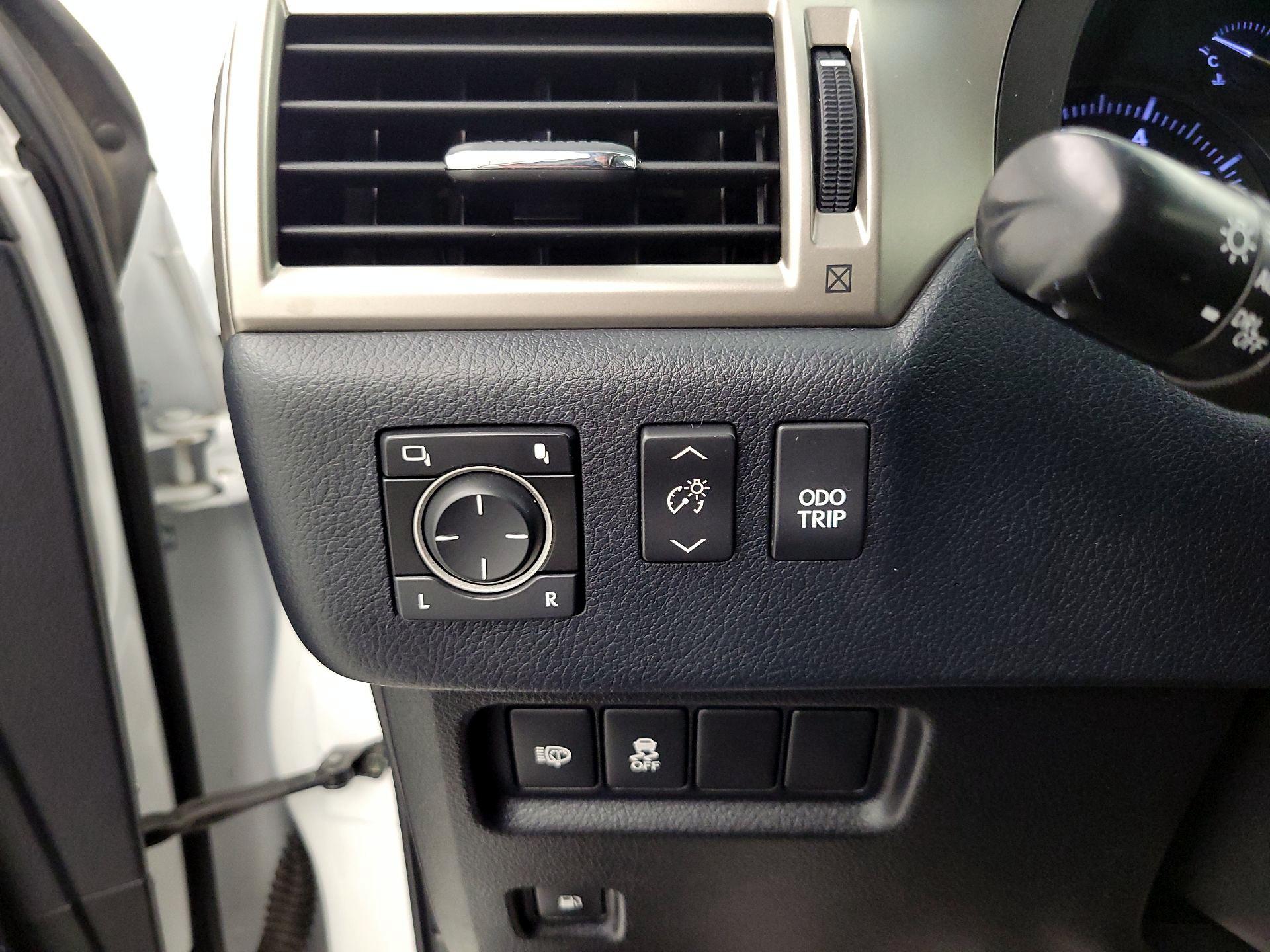 Thumbnail: 2016 Lexus GX - 13