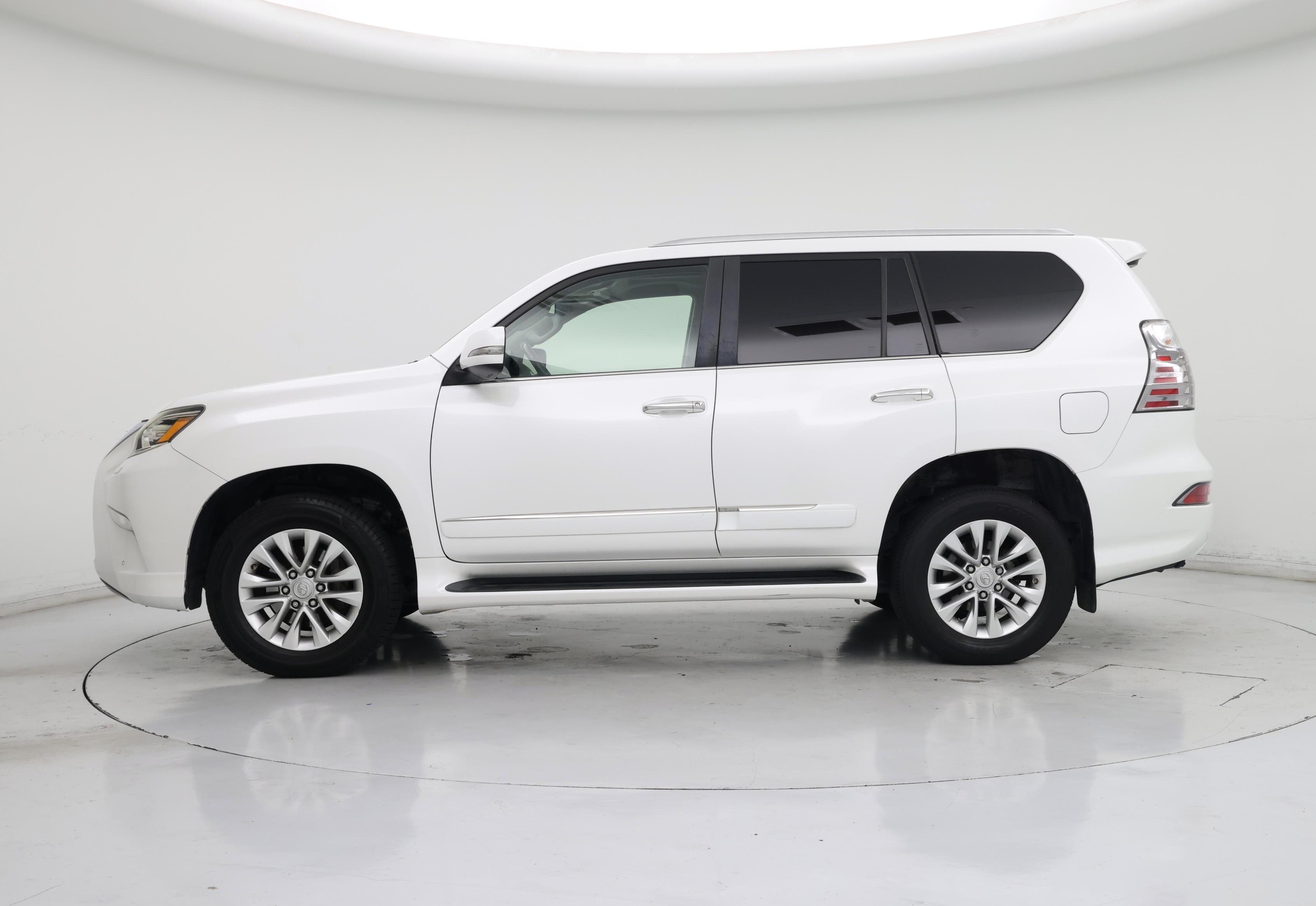 Thumbnail: 2016 Lexus GX - 3