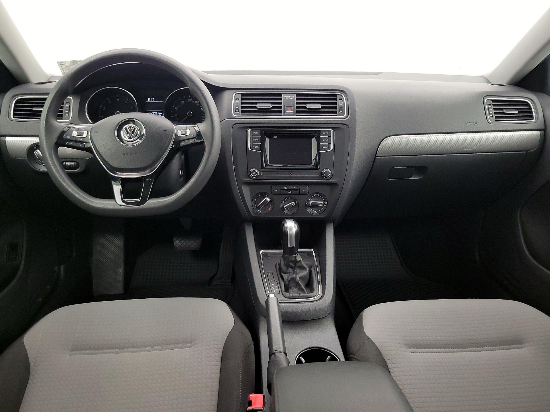 Thumbnail: 2017 Volkswagen Jetta - 9