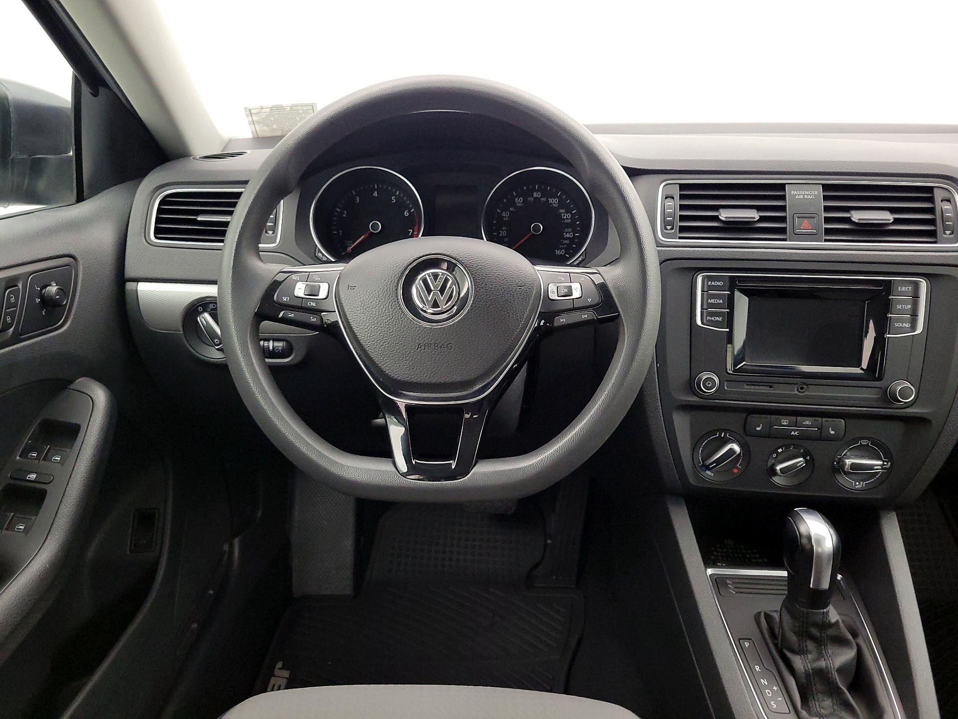 Thumbnail: 2017 Volkswagen Jetta - 10