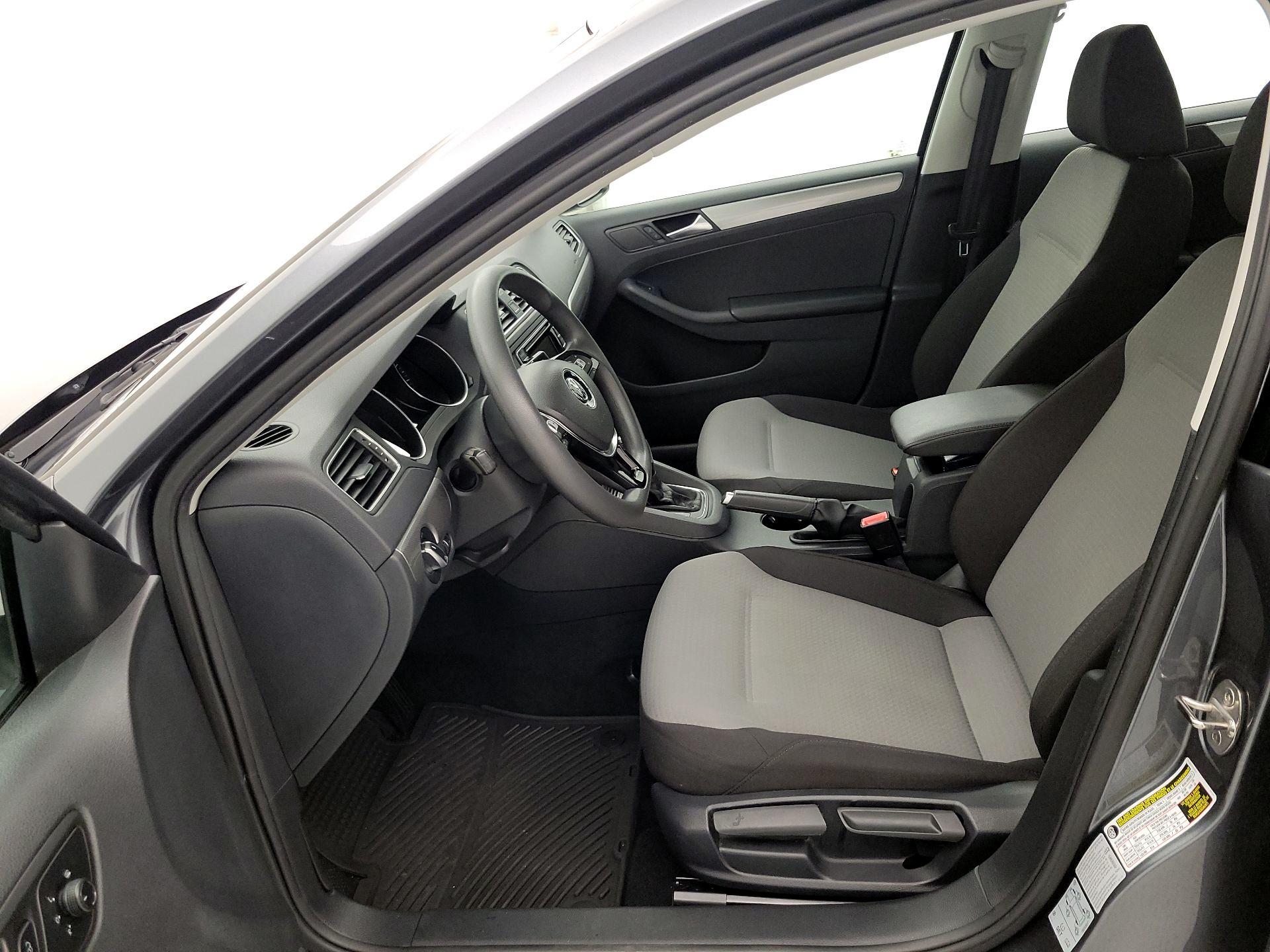 Thumbnail: 2017 Volkswagen Jetta - 11