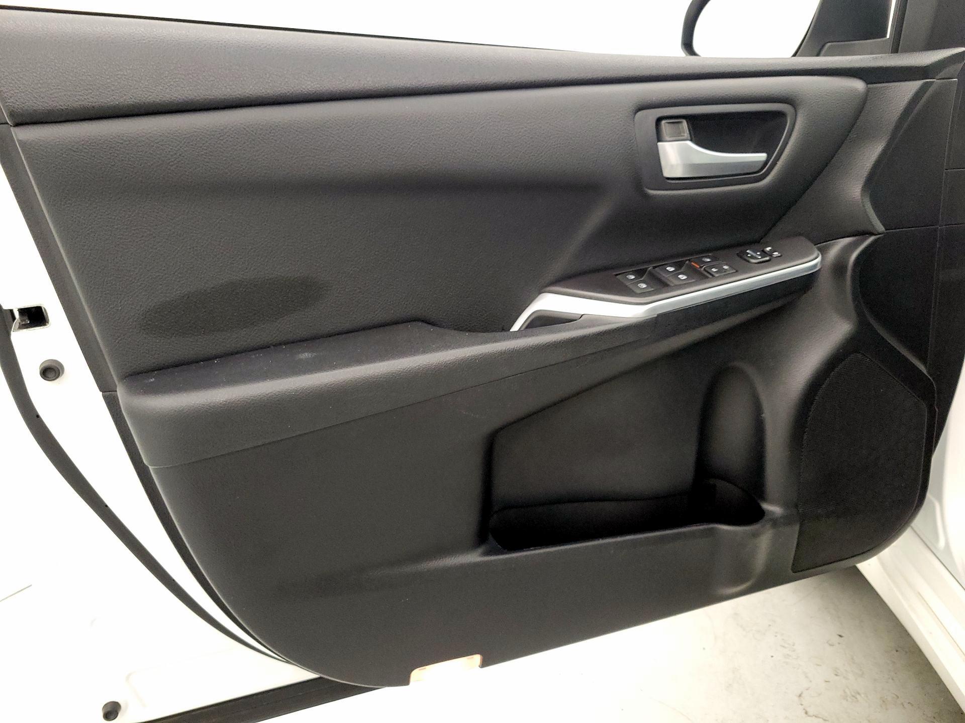 Thumbnail: 2015 Toyota Camry - 12