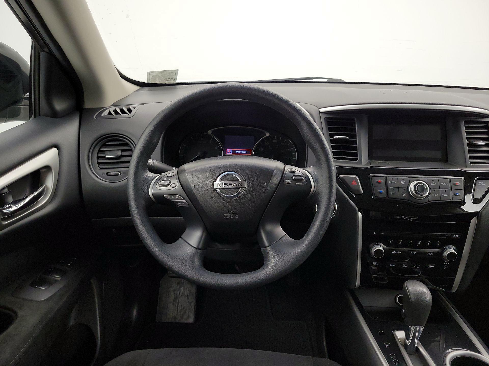 Thumbnail: 2013 Nissan Pathfinder - 10
