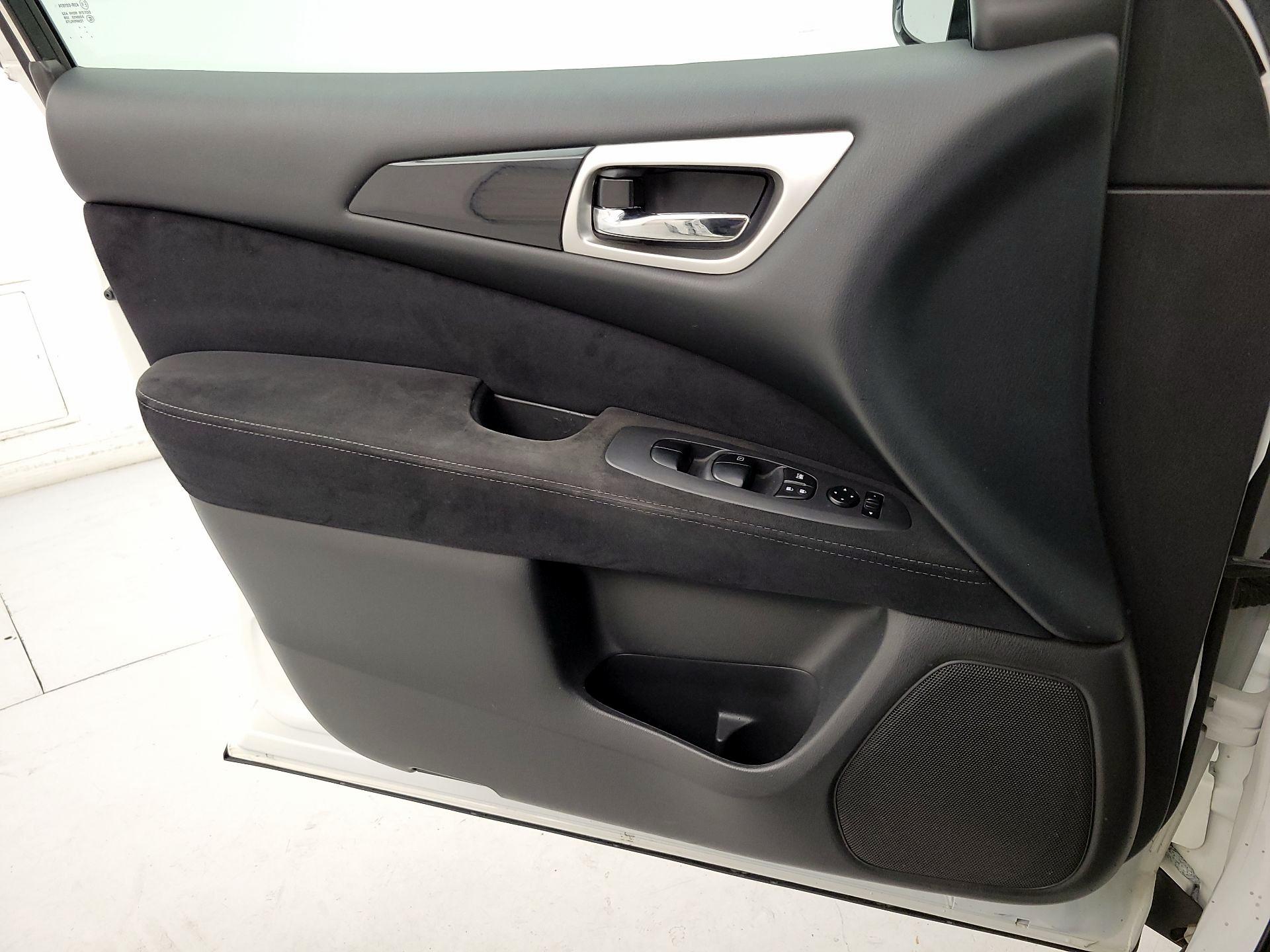 Thumbnail: 2013 Nissan Pathfinder - 12