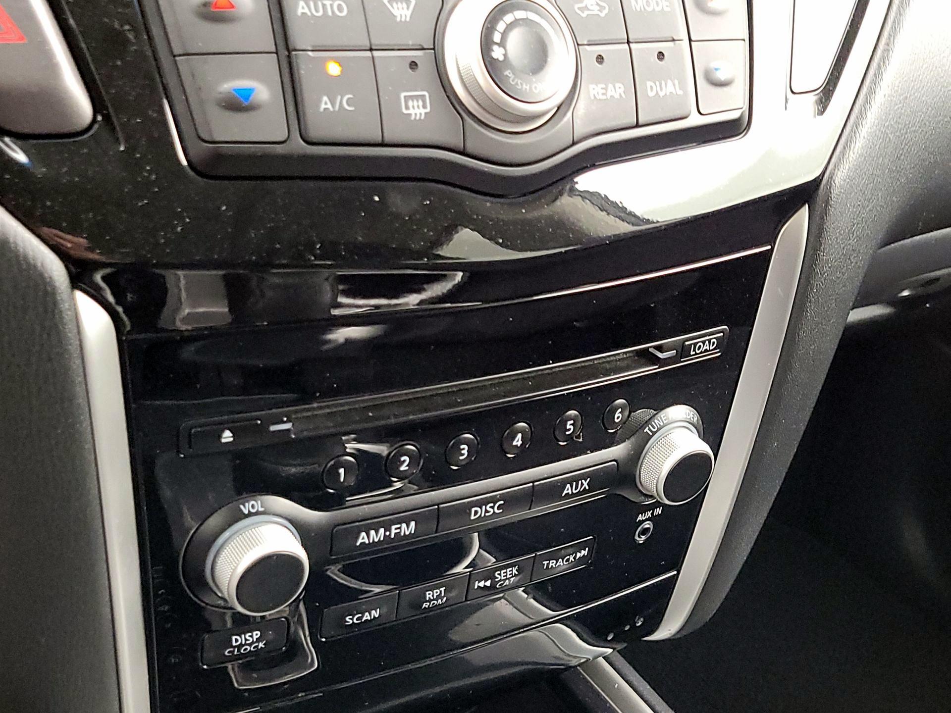 Thumbnail: 2013 Nissan Pathfinder - 14