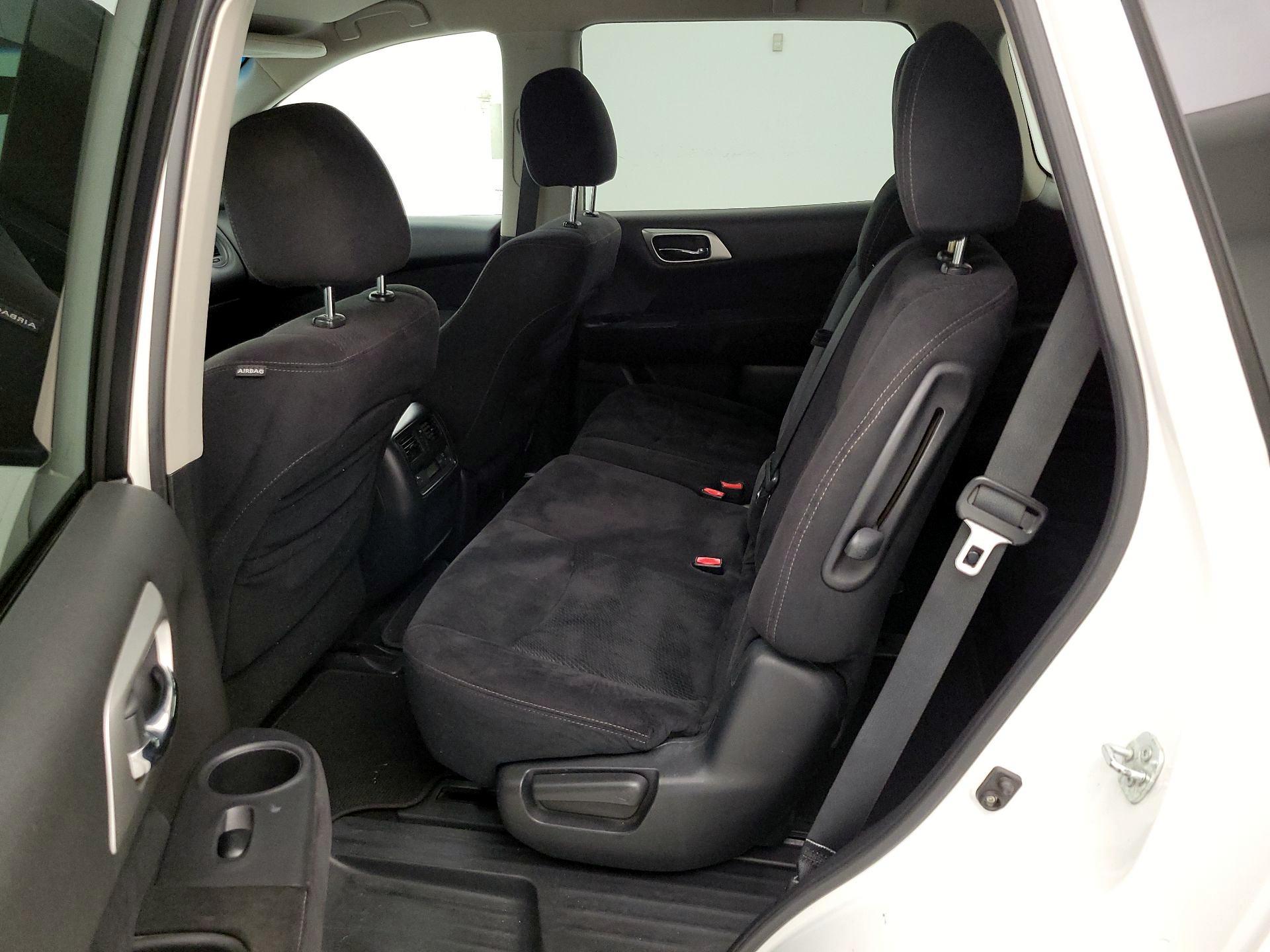 Thumbnail: 2013 Nissan Pathfinder - 16