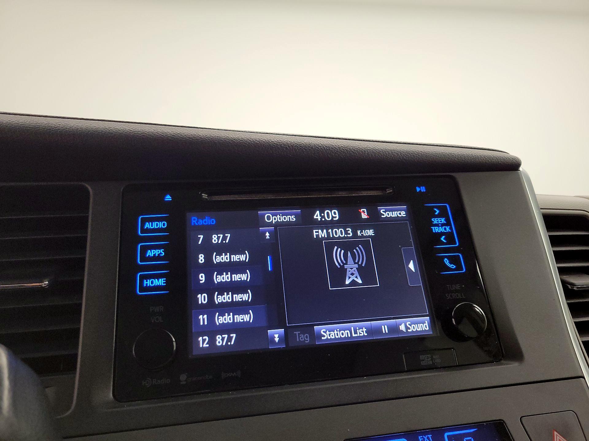 Thumbnail: 2017 Toyota Sienna - 16