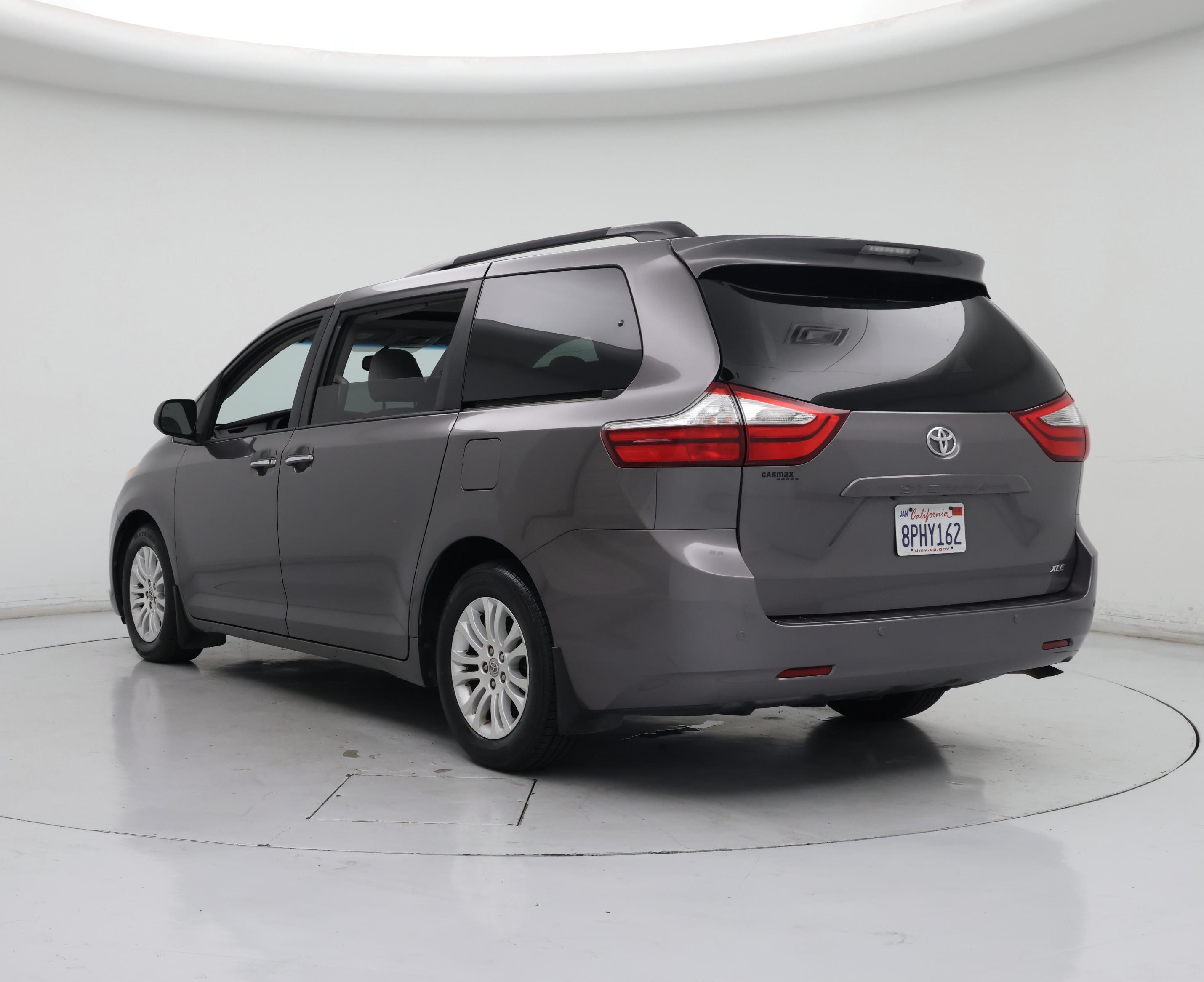 Thumbnail: 2017 Toyota Sienna - 2