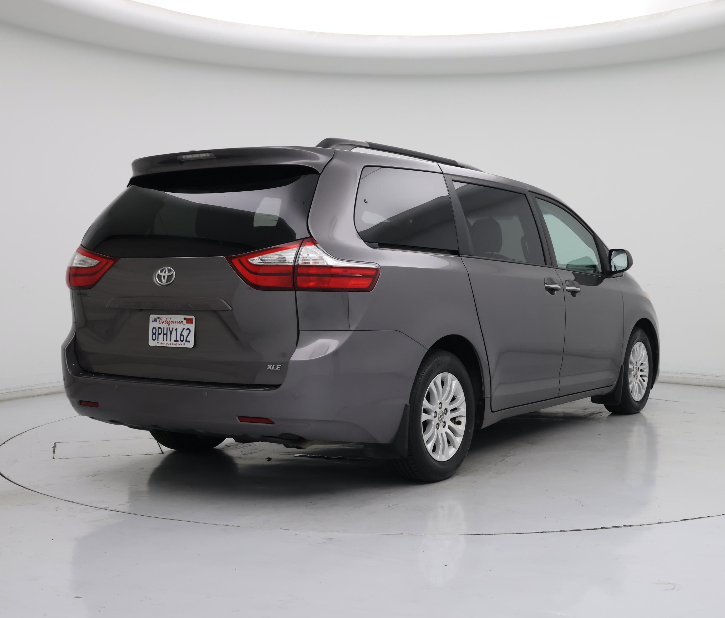 Thumbnail: 2017 Toyota Sienna - 8