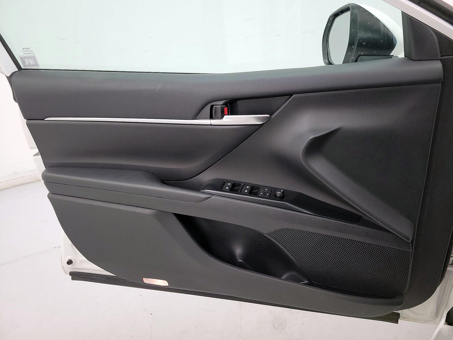 Thumbnail: 2019 Toyota Camry - 12