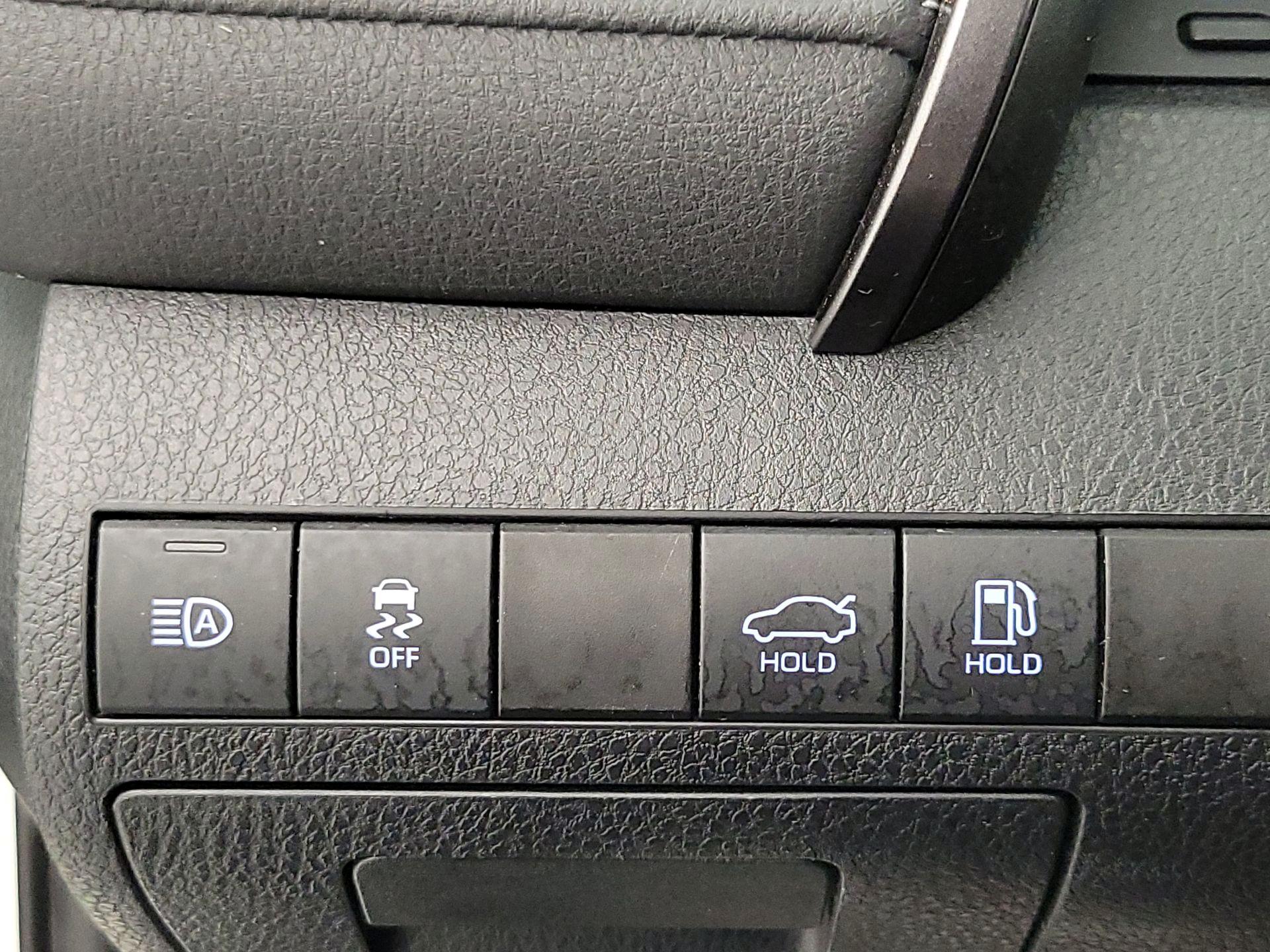 Thumbnail: 2019 Toyota Camry - 13
