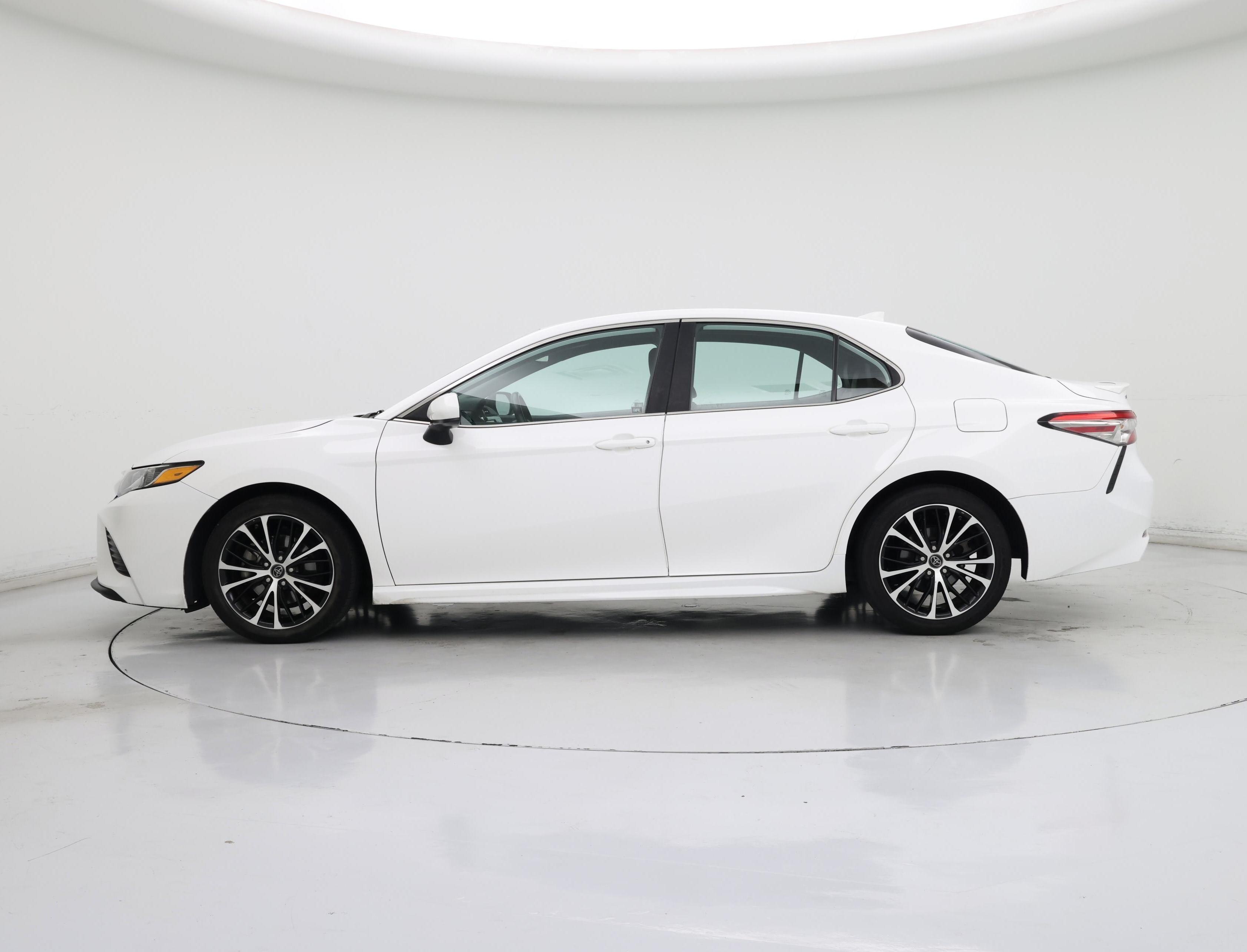 Thumbnail: 2019 Toyota Camry - 3