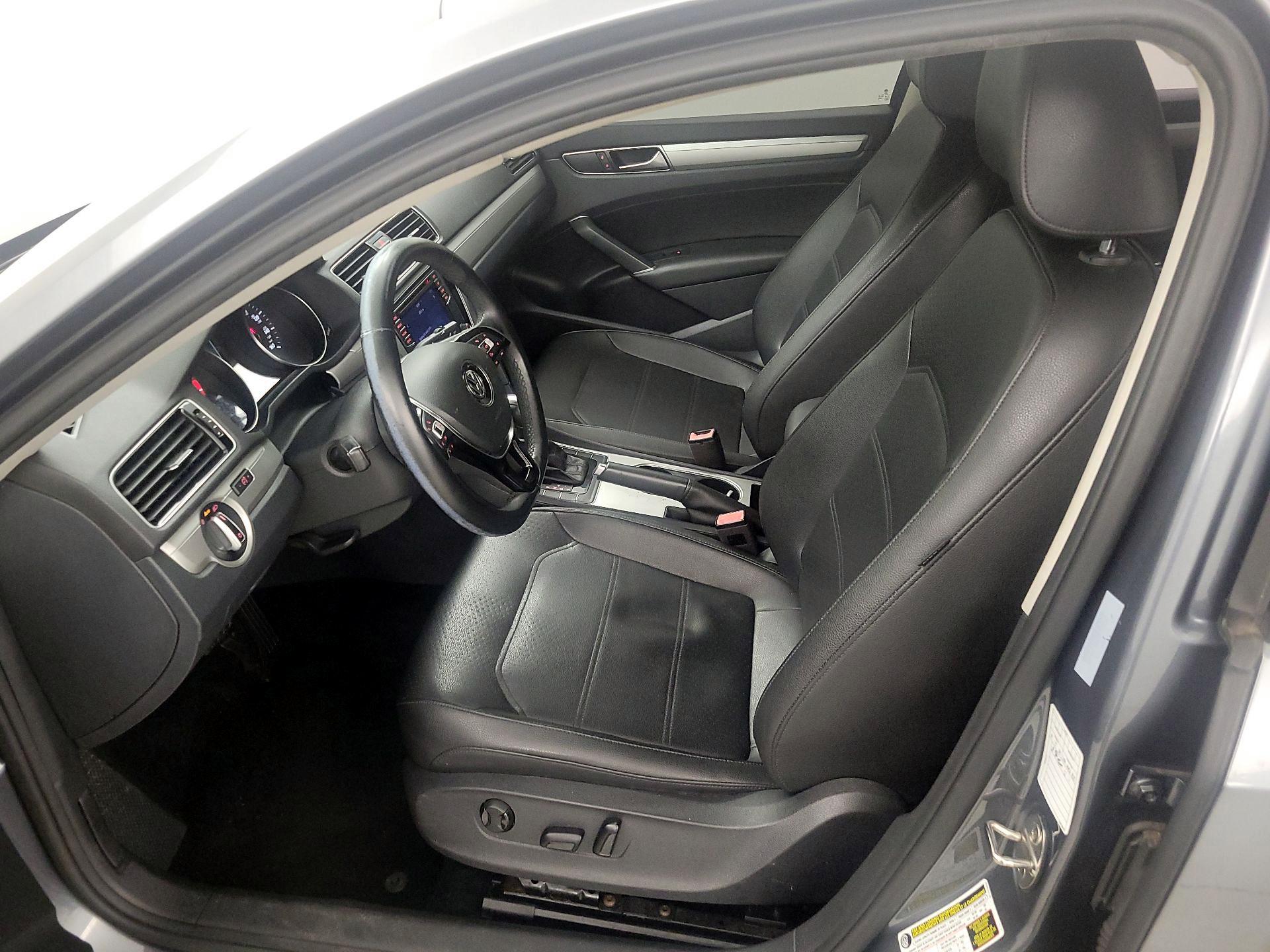 Thumbnail: 2019 Volkswagen Passat - 11