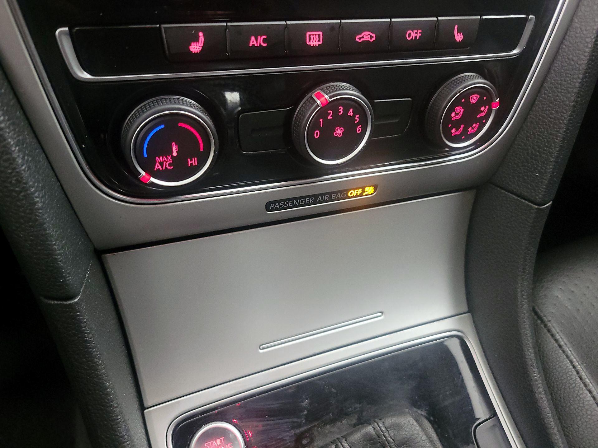 Thumbnail: 2019 Volkswagen Passat - 16