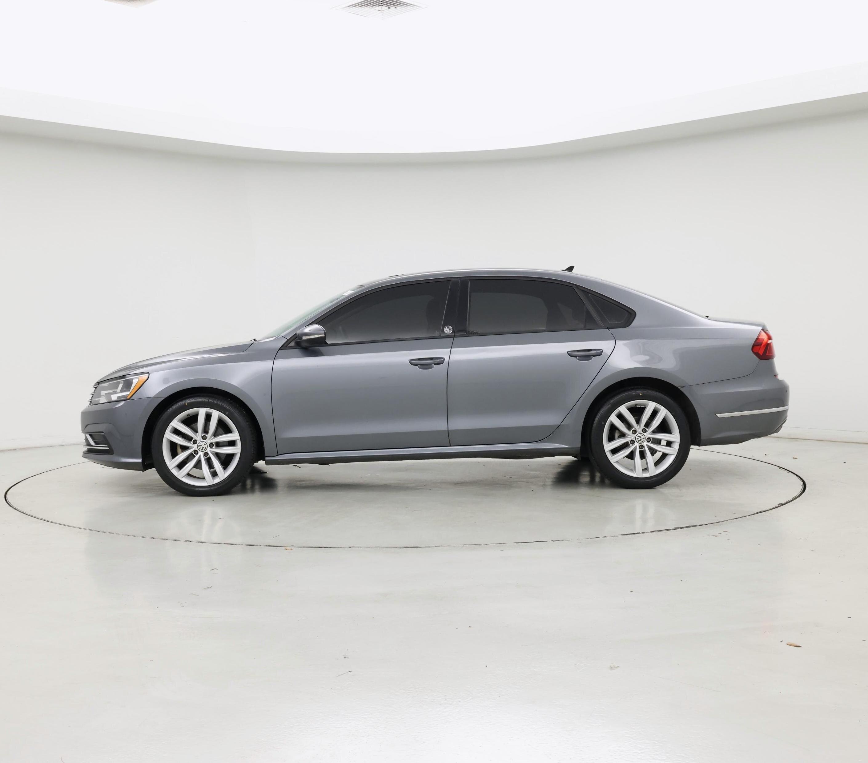 Thumbnail: 2019 Volkswagen Passat - 3