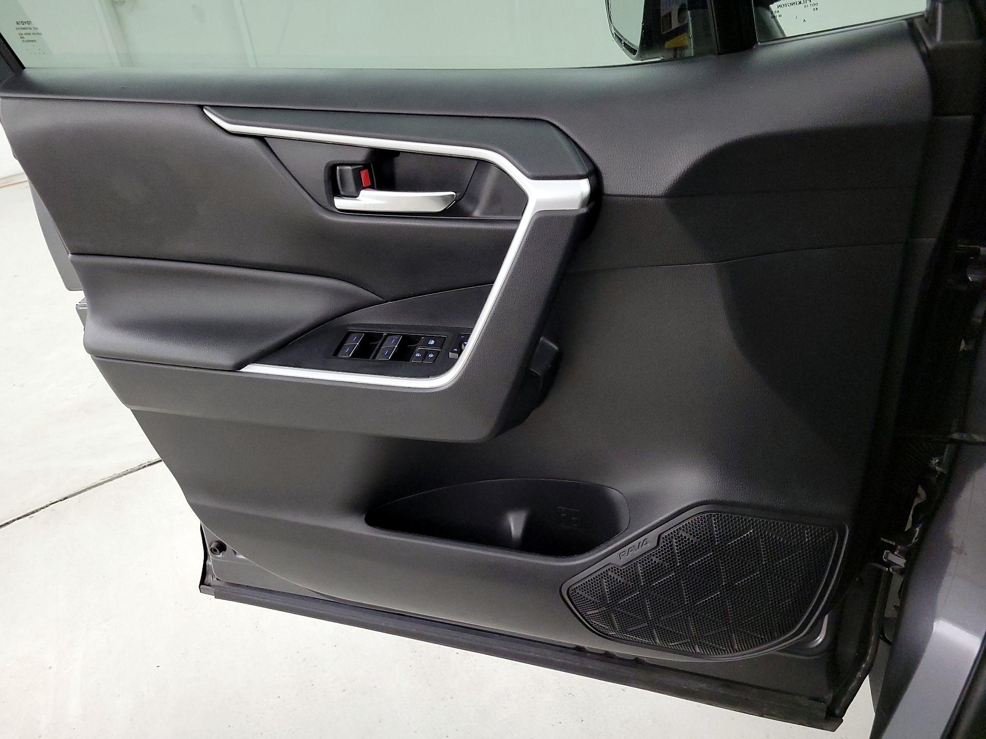 Thumbnail: 2022 Toyota RAV4 - 12