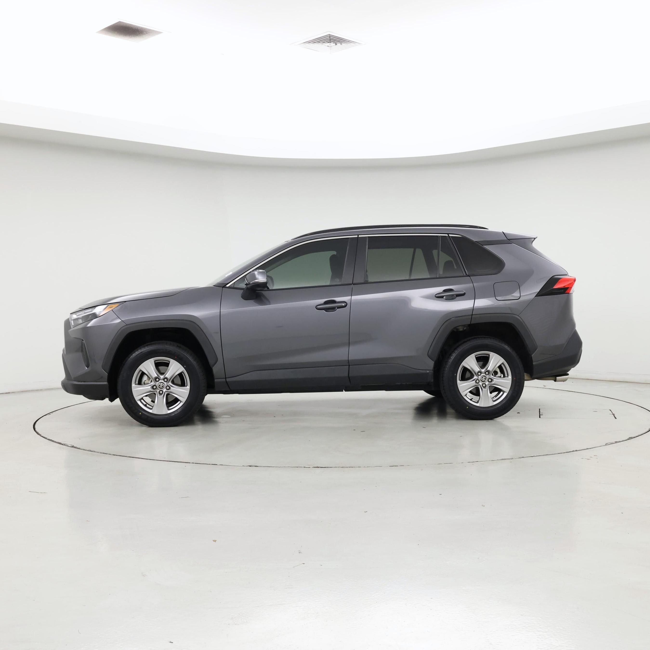 Thumbnail: 2022 Toyota RAV4 - 3